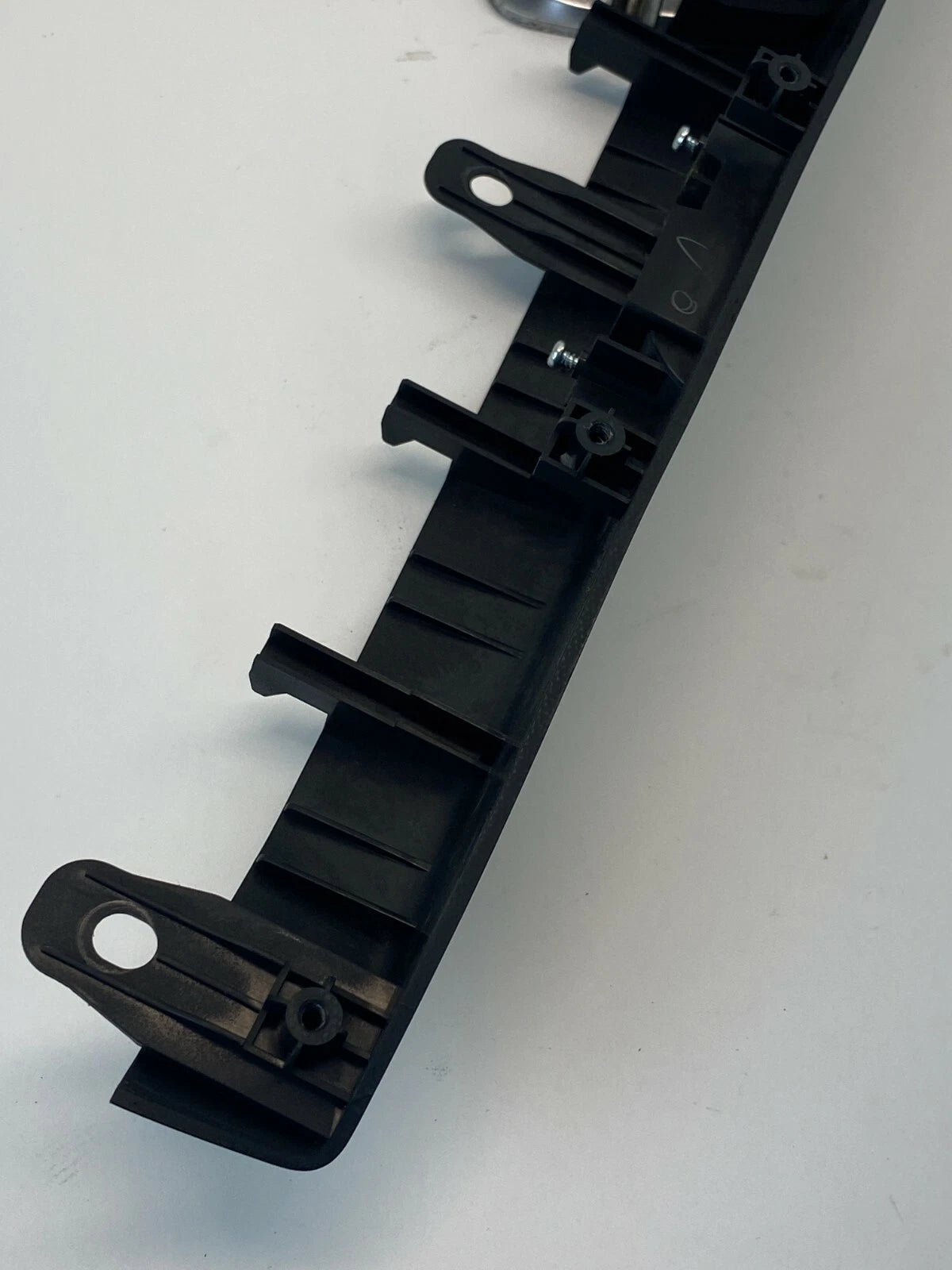 2008-2010 SATURN VUE FRONT RIGHT PASSENGER SIDE DOOR WINDOW SWITCH COVER TRIM
