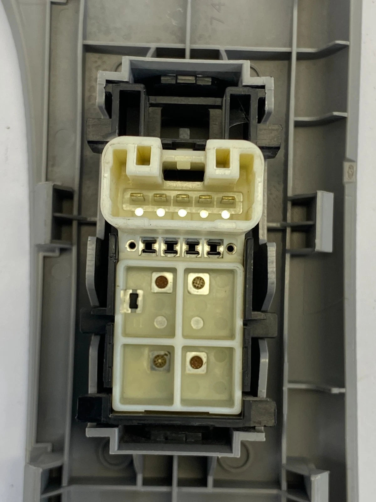 2007-2011 TOYOTA YARIS HBCK 2DR FRONT RIGHT SIDE DOOR POWER WINDOW SWITCH OEM