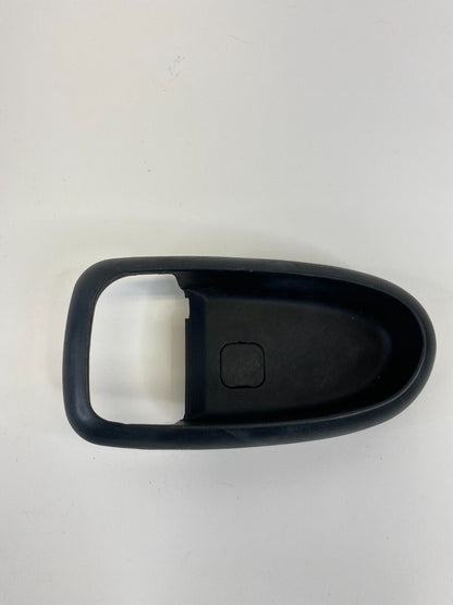 2002-2005 Hyundai Sonata Front Right Interior Door Handle Bezel Cover Trim