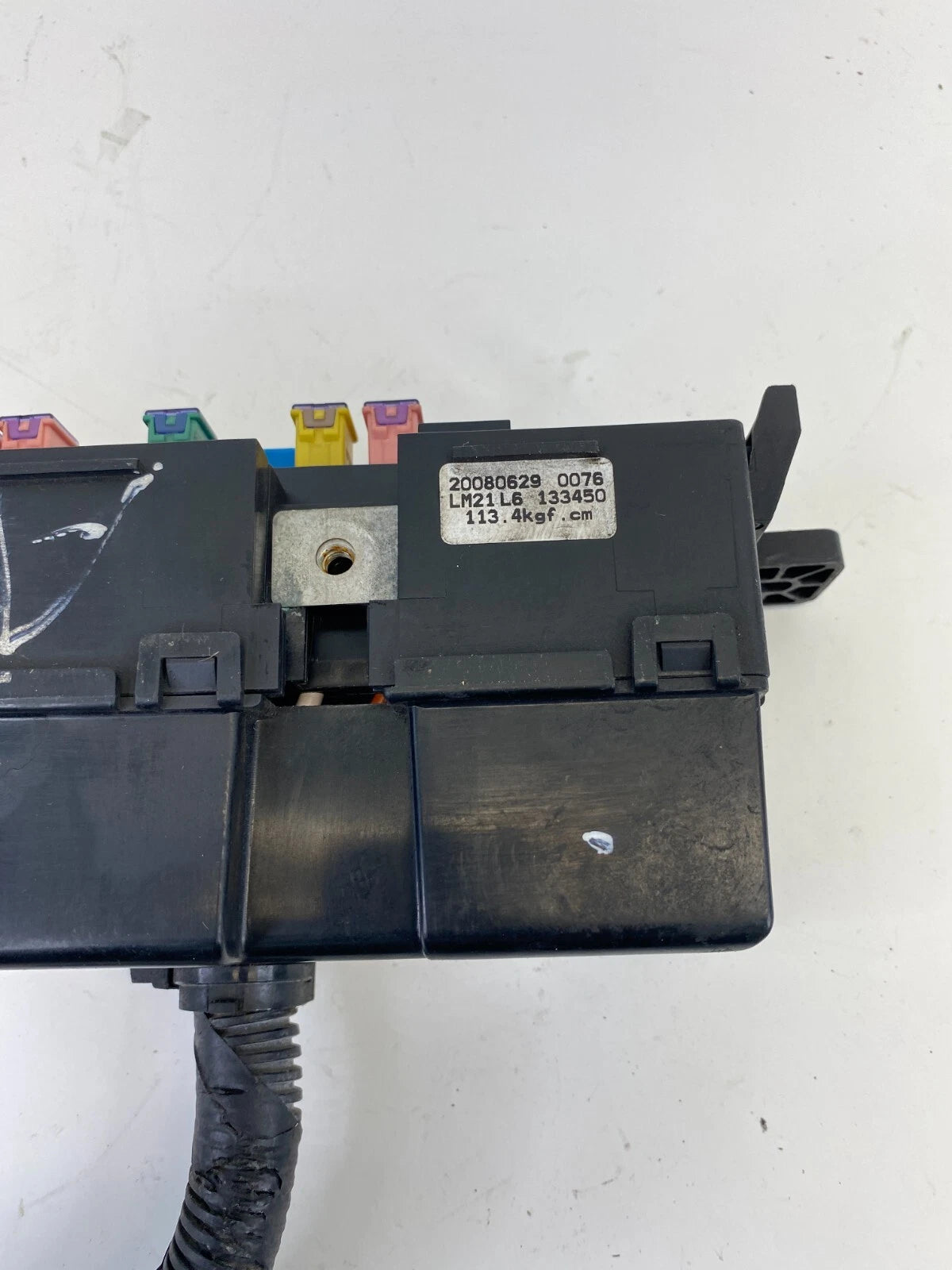 2009-2011 KIA BORREGO 3.8L UNDER HOOD FUSE RELAY BOX COMPARTMENT 91220-2J280