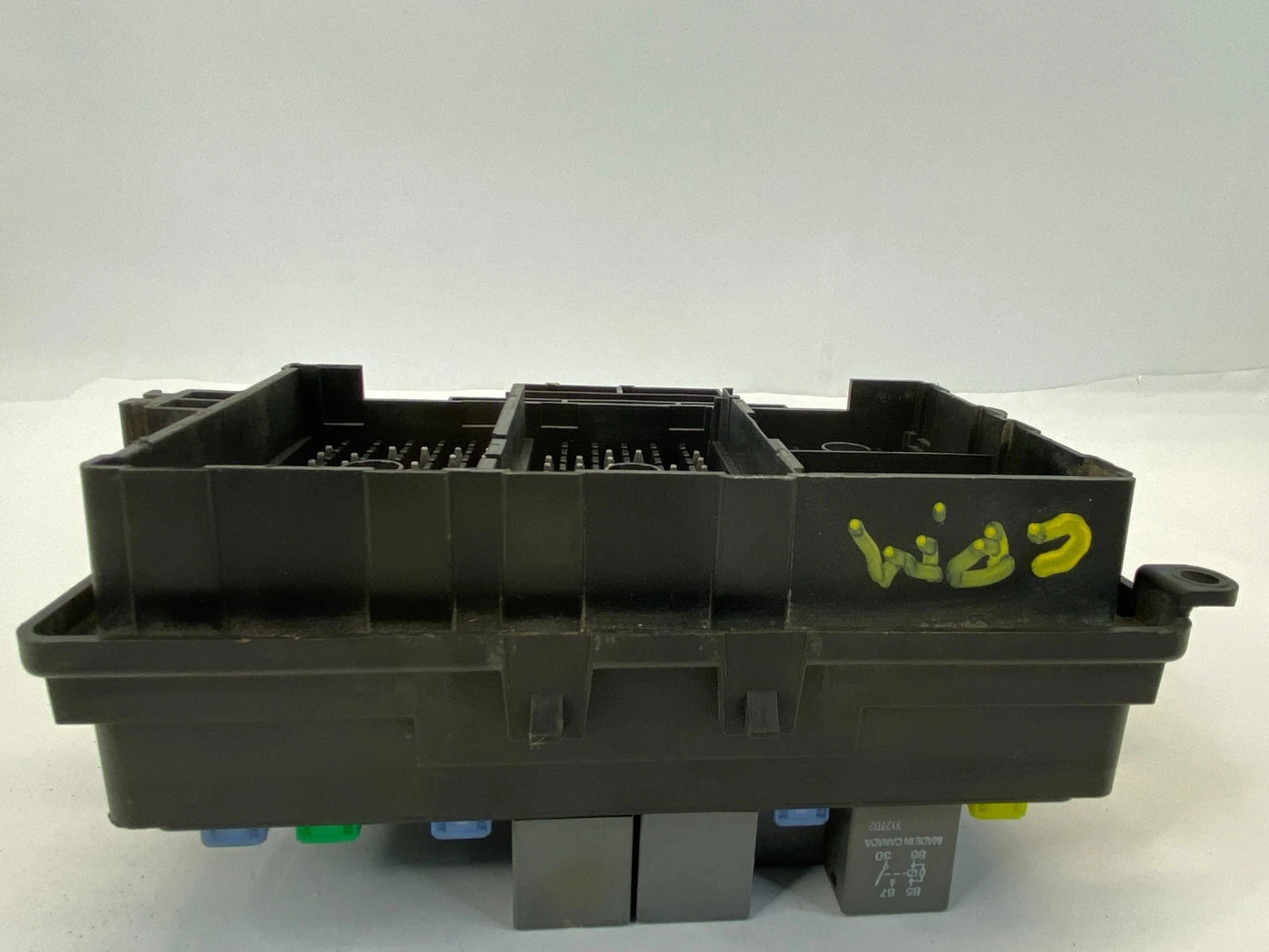 04 05 06 CHEVY TAHOE YUKON 5.3L INNER CABIN FUSE RELAY JUNCTION BOX 15201930 OEM