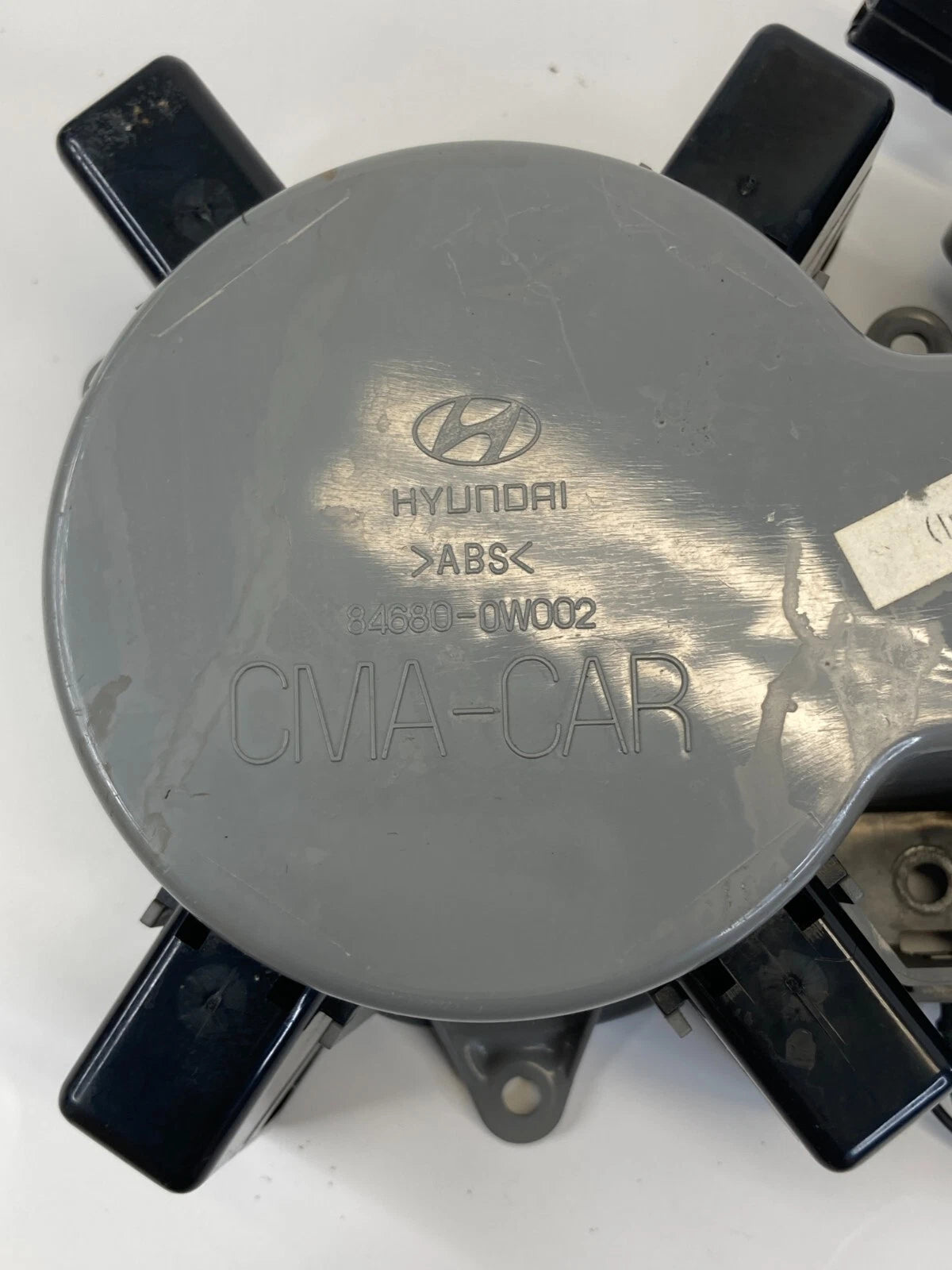 2007-2009 HYUNDAI SANTA FE CENTER CONSOLE DUAL CUP HOLDER 84680-0W002 OEM