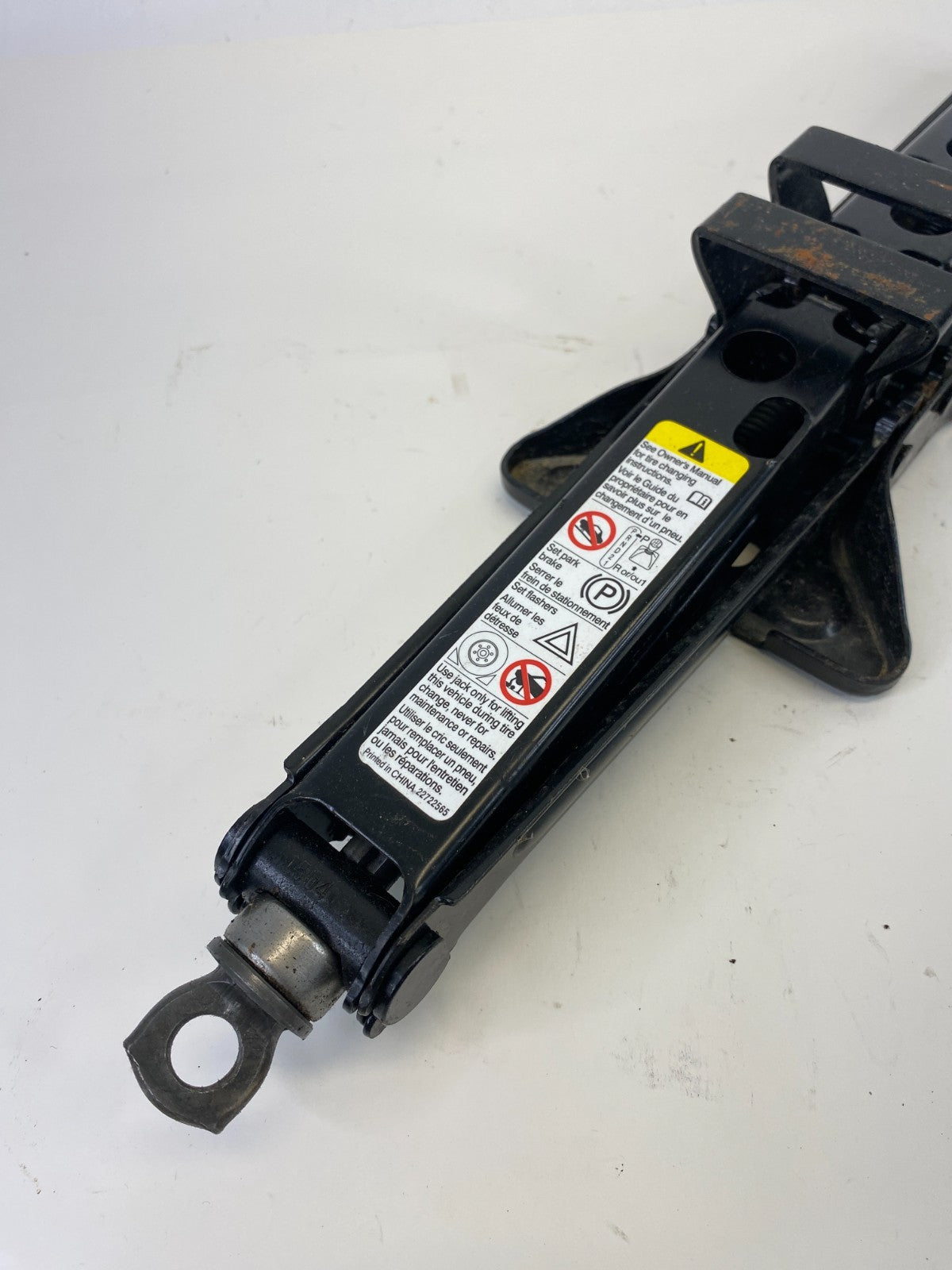 2010-2017 GMC Terrain Emergency Spare Tire Jack & Tool Assembly 22722565