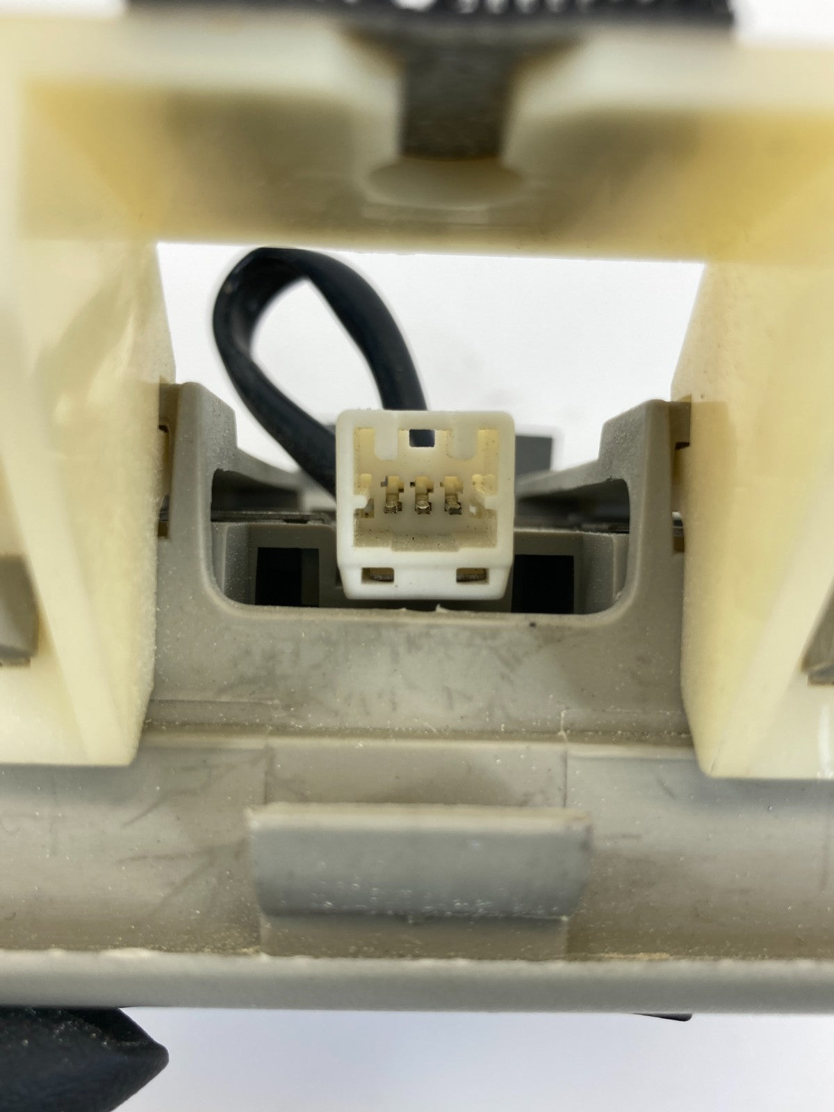 2003 2004 Infiniti G35 Roof Overhead Console Dome Light Lamp OEM