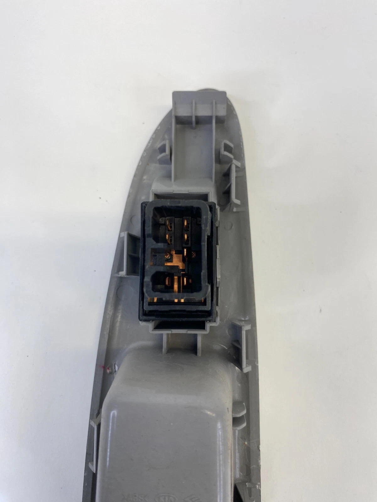 06-08 KIA OPTIMA REAR RIGHT BACK DOOR WINDOW CONTROL SWITCH W/ BEZEL 93580-2G500