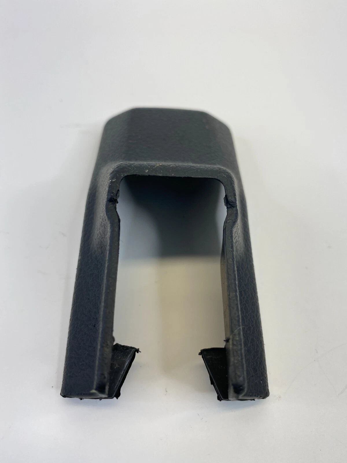 2004-2008 NISSAN MAXIMA FRONT LEFT SIDE SEAT TRACK COVER BEZEL TRIM 87507-7Y000