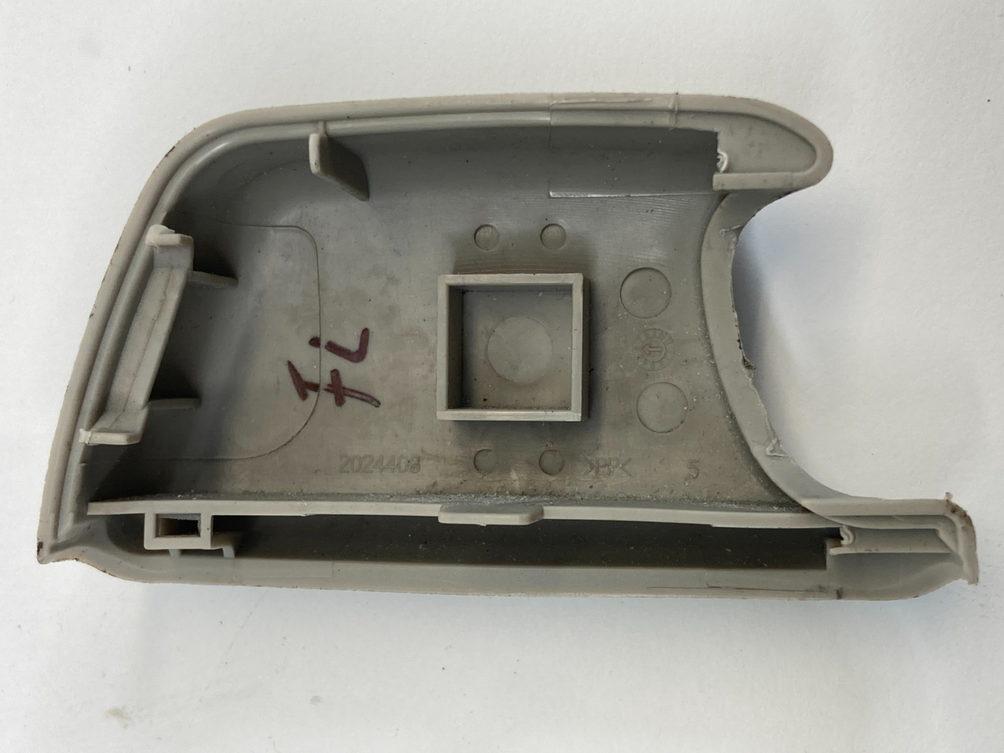 2007 Chrysler 300 Front Left Side Seat Belt Turning Loop Cover Trim 2024408 OEM