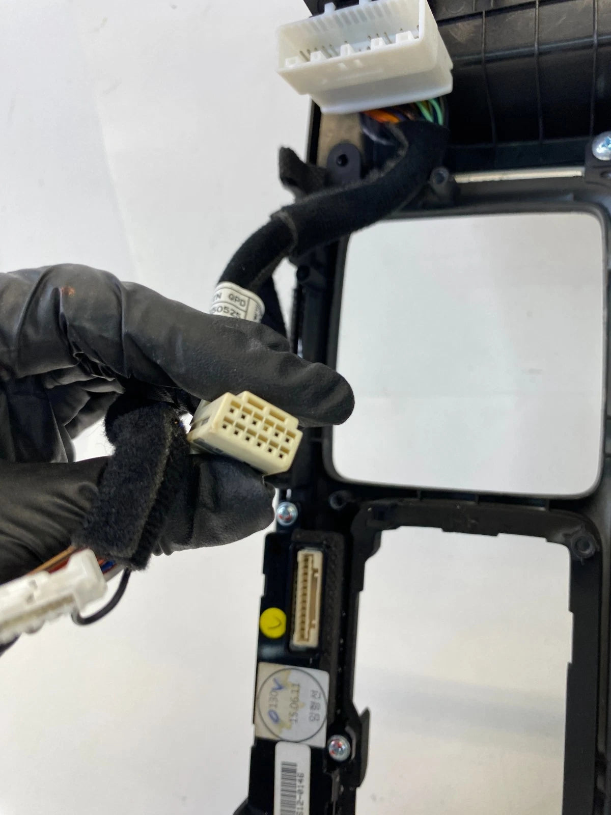 2016-2018 KIA SORENTO CENTER CONSOLE SHIFTER BEZEL & CUP HOLDERS 84670-C6001 OEM