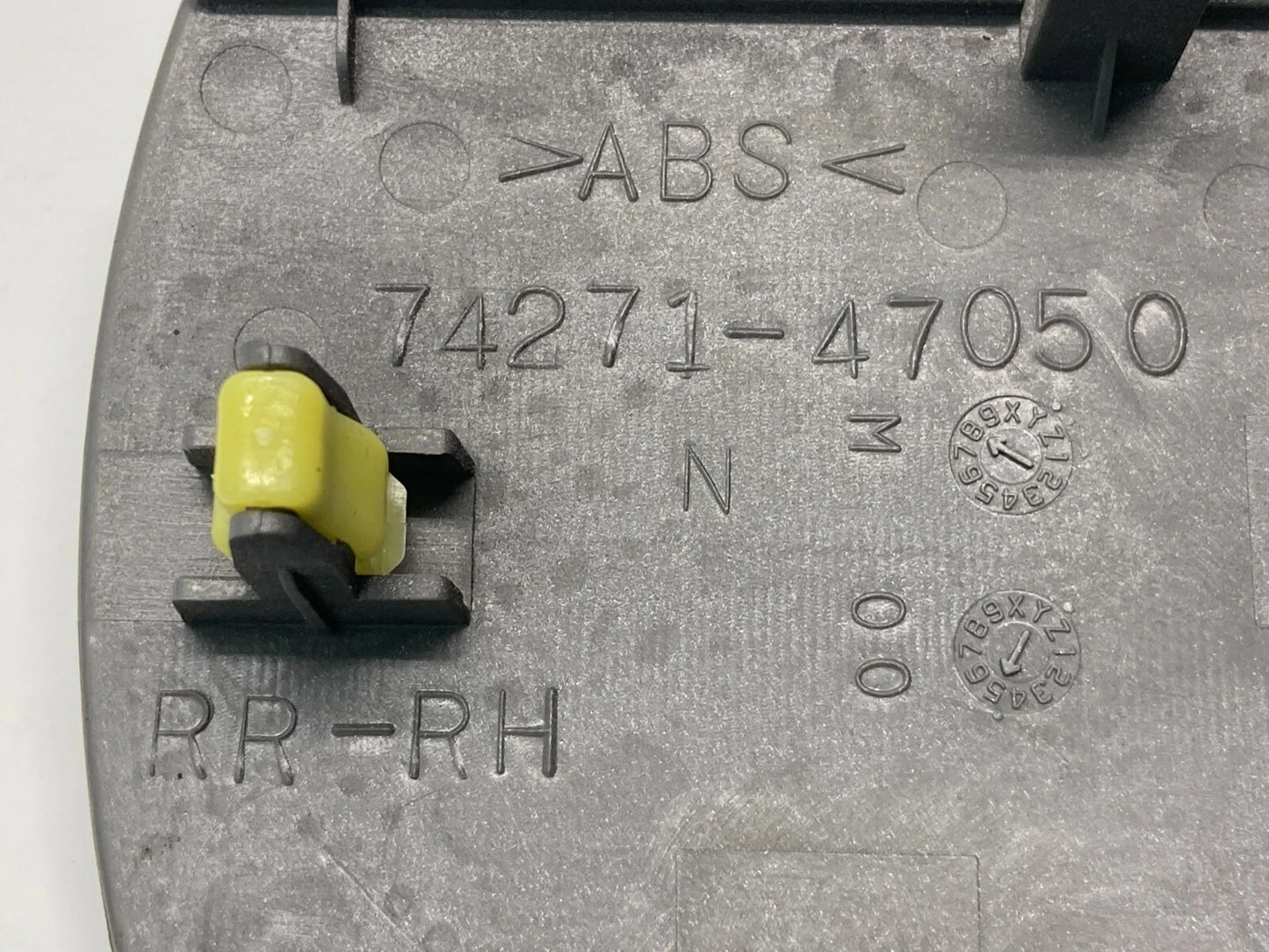 04-09 TOYOTA PRIUS REAR RIGHT DOOR WINDOW CONTROL SWITCH BEZEL OEM 7427147050