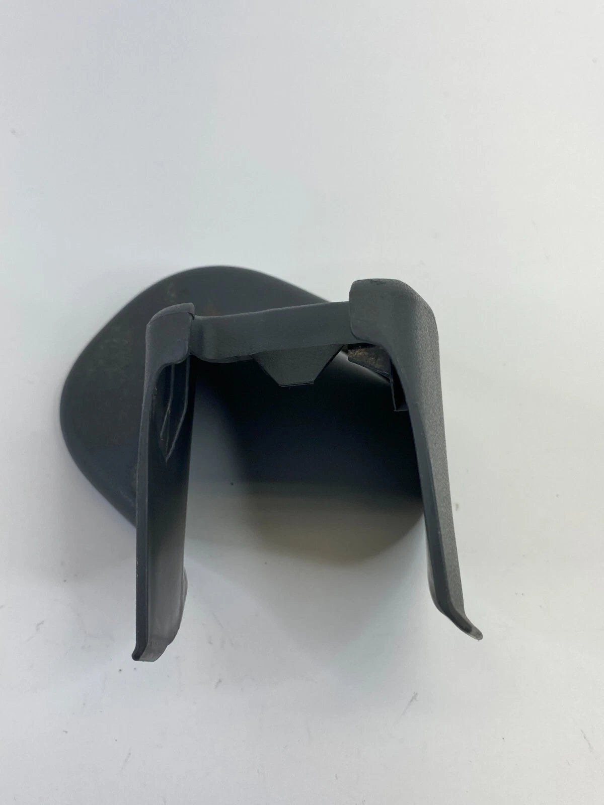 2010-2015 TOYOTA PRIUS FRONT RIGHT SEAT TRACK END COVER END CAP TRIM 72137-47040