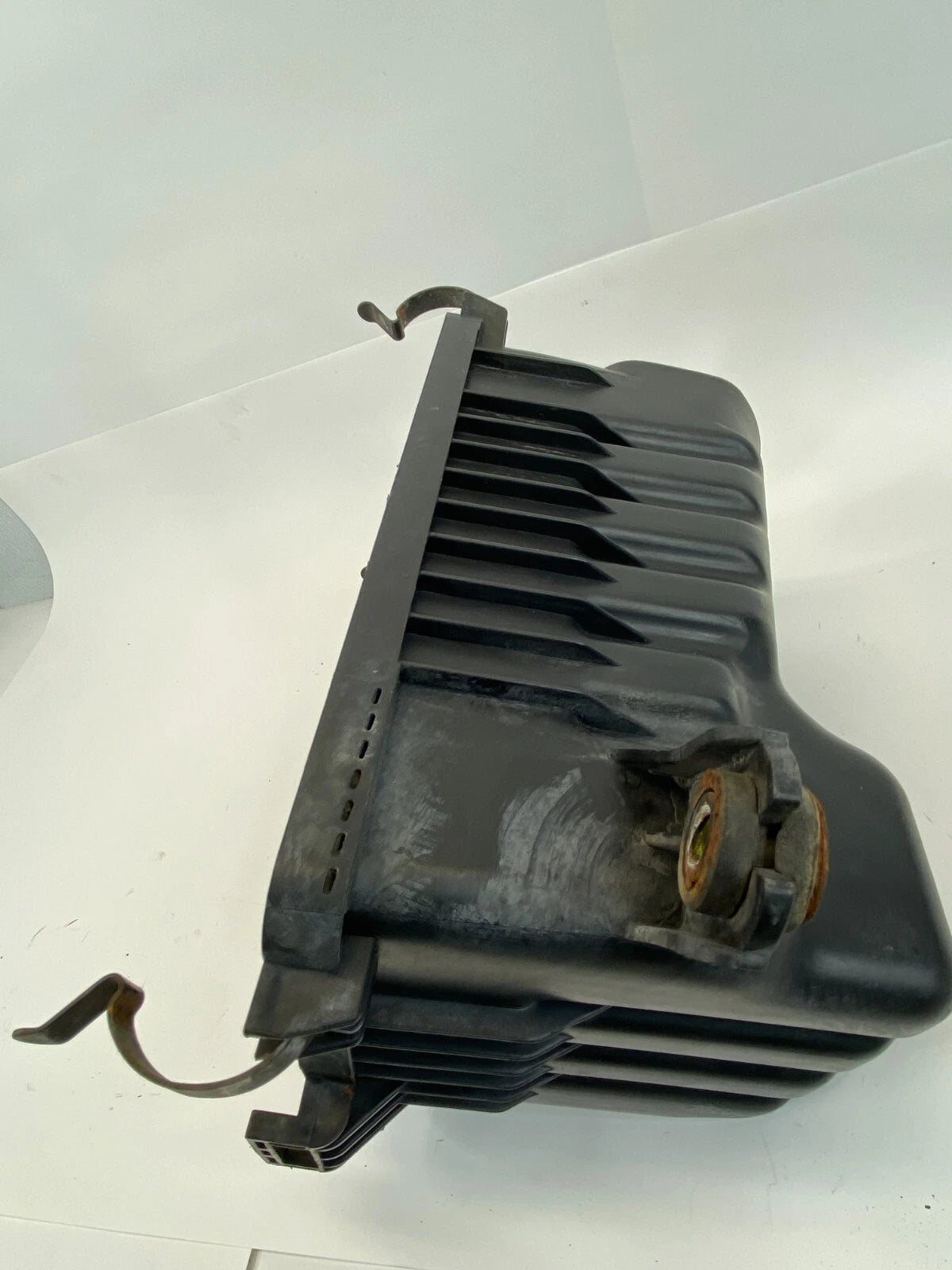 2007-2009 HYUNDAI SANTA FE 3.3L V6 AIR INTAKE CLEANER BOX HOUSING LOWER COVER