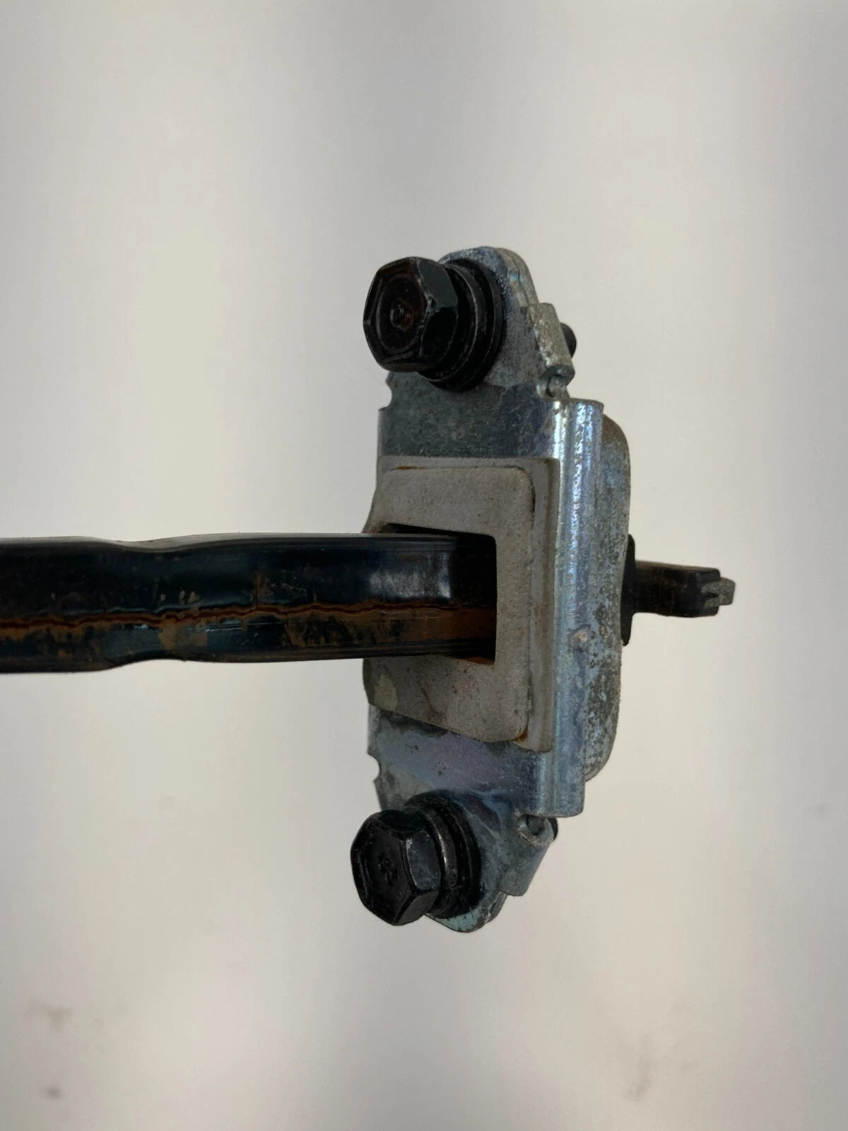 2007-2010 HYUNDAI ELANTRA SEDAN FRONT RIGHT DOOR CHECK STOPPER STOP DETENT OEM