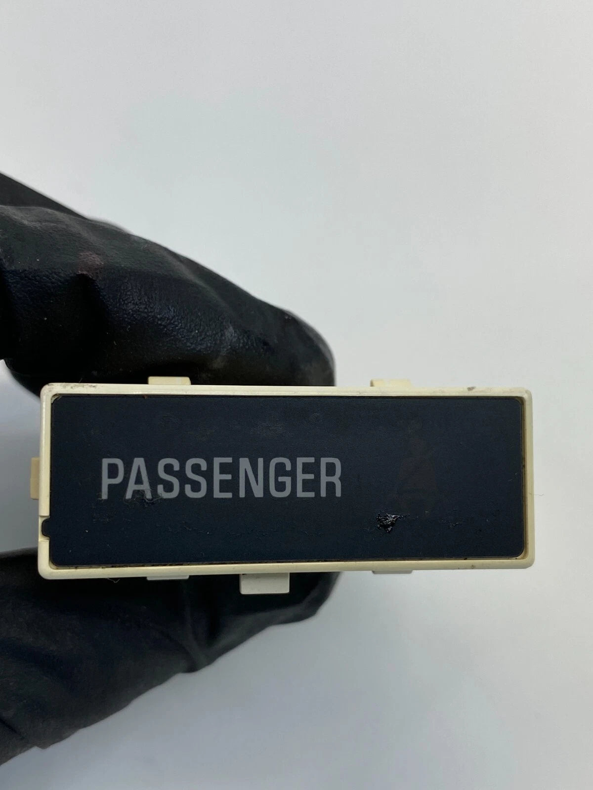 2004-2012 MITSUBISHI GALANT DASH RH PASSENGER SEAT BELT SWITCH INDICATOR LIGHT