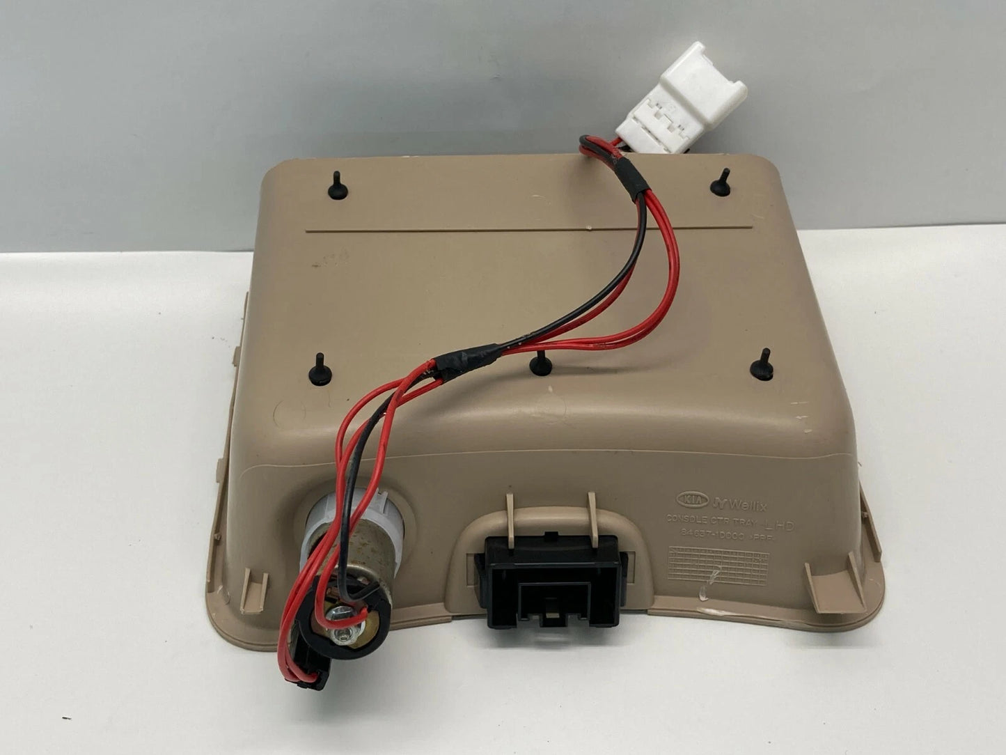 07 08 09 10 KIA RONDO FLOOR CENTER CONSOLE CTR TRAY W/ LIGHTER 84637-1D000 OEM