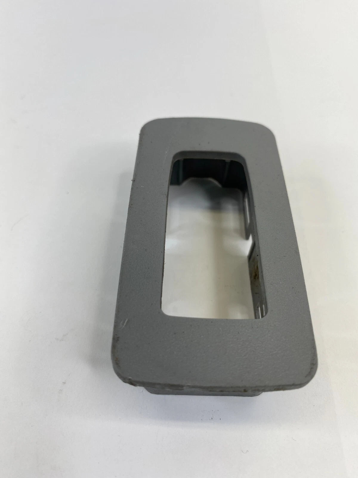 2005-2010 CHRYSLER 300 REAR RIGHT BACK DOOR WINDOW SWITCH BEZEL COVER TRIM OEM