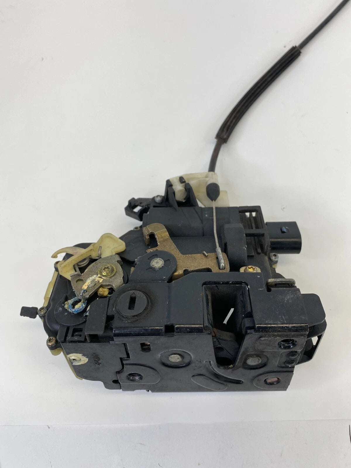 2001-2005 VOLKSWAGEN JETTA REAR LEFT SIDE DOOR LOCK LATCH RELASE ACTUATOR ASSY
