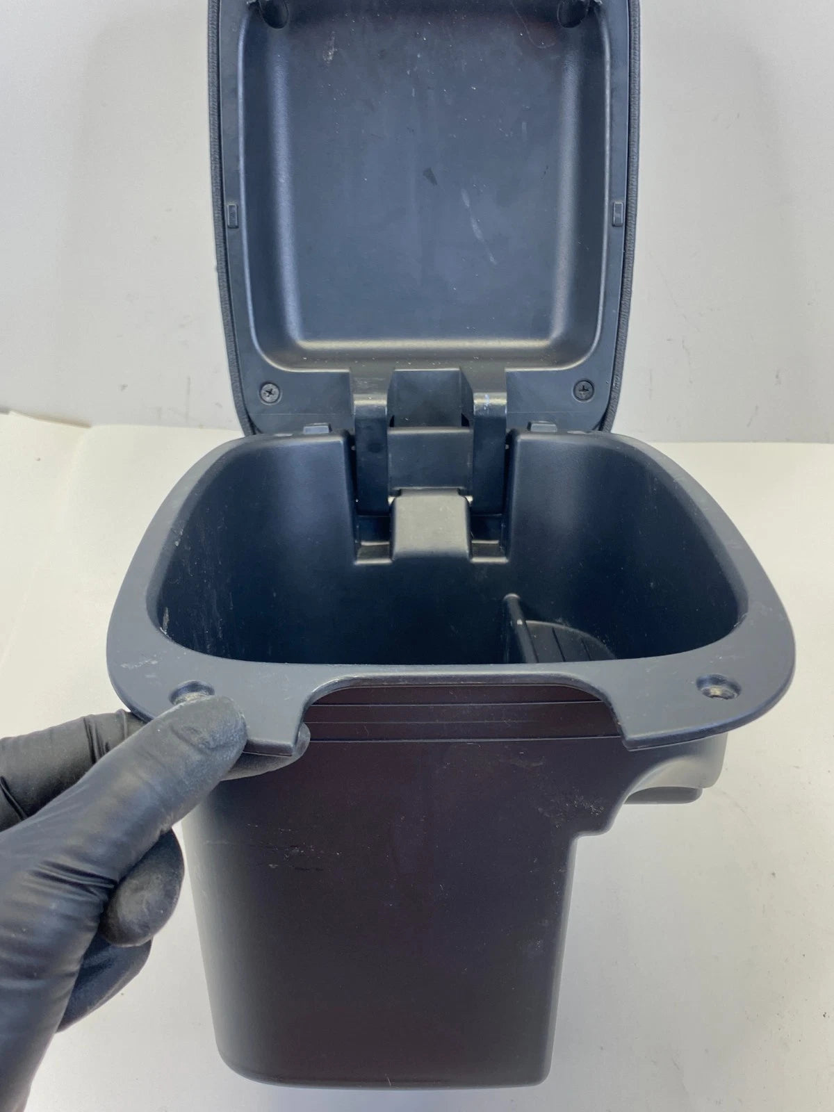 2010-2013 KIA SOUL FRONT CENTER CONSOLE ARM REST STORAGE COMPARTMENT BIN OEM
