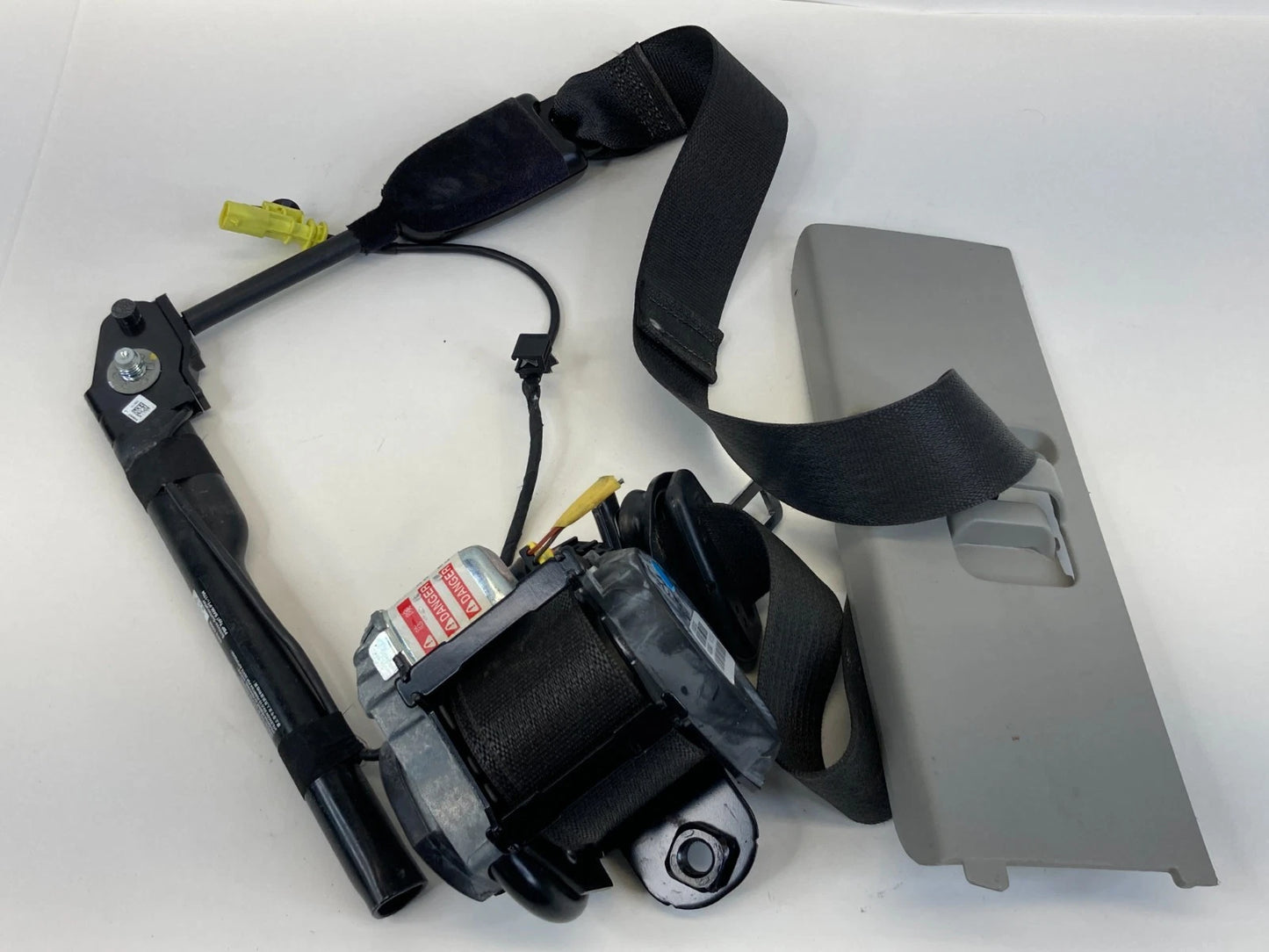 11-16 CHEVY CRUZE FRONT LEFT DRIVER SEAT BELT RETRACTOR & TENSIONER 616263700C