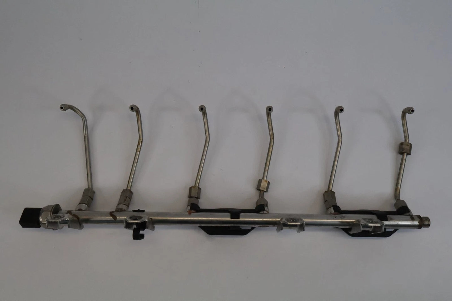 2008 BMW 535XI 3.0L TWIN TURBO HIGH PRESSURE FUEL RAIL WITH LINES OEM 7555006