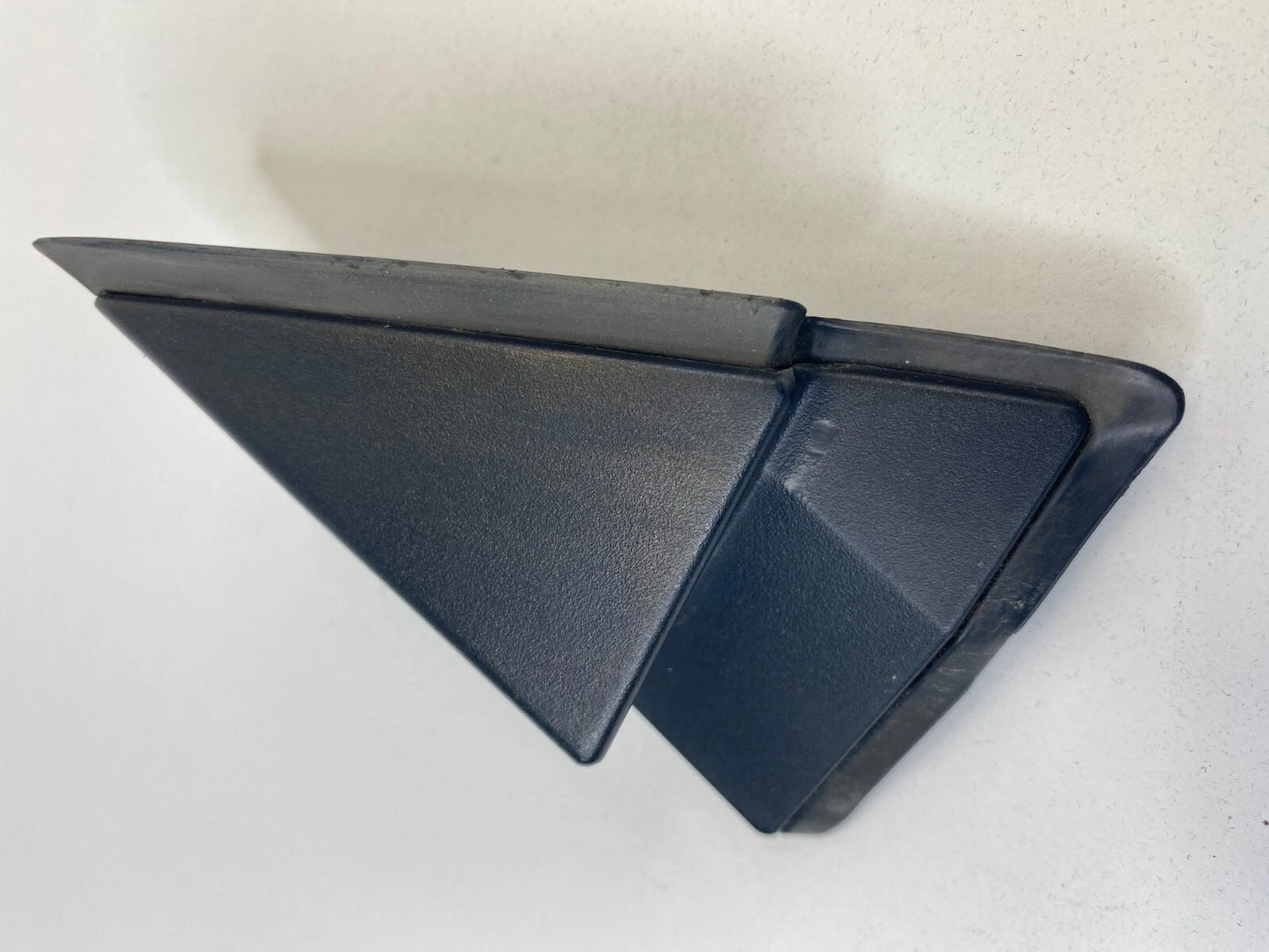 2011 NISSAN VERSA SEDAN REAR LEFT DRIVER EXTERIOR OUTER CORNER MOLDING COVER