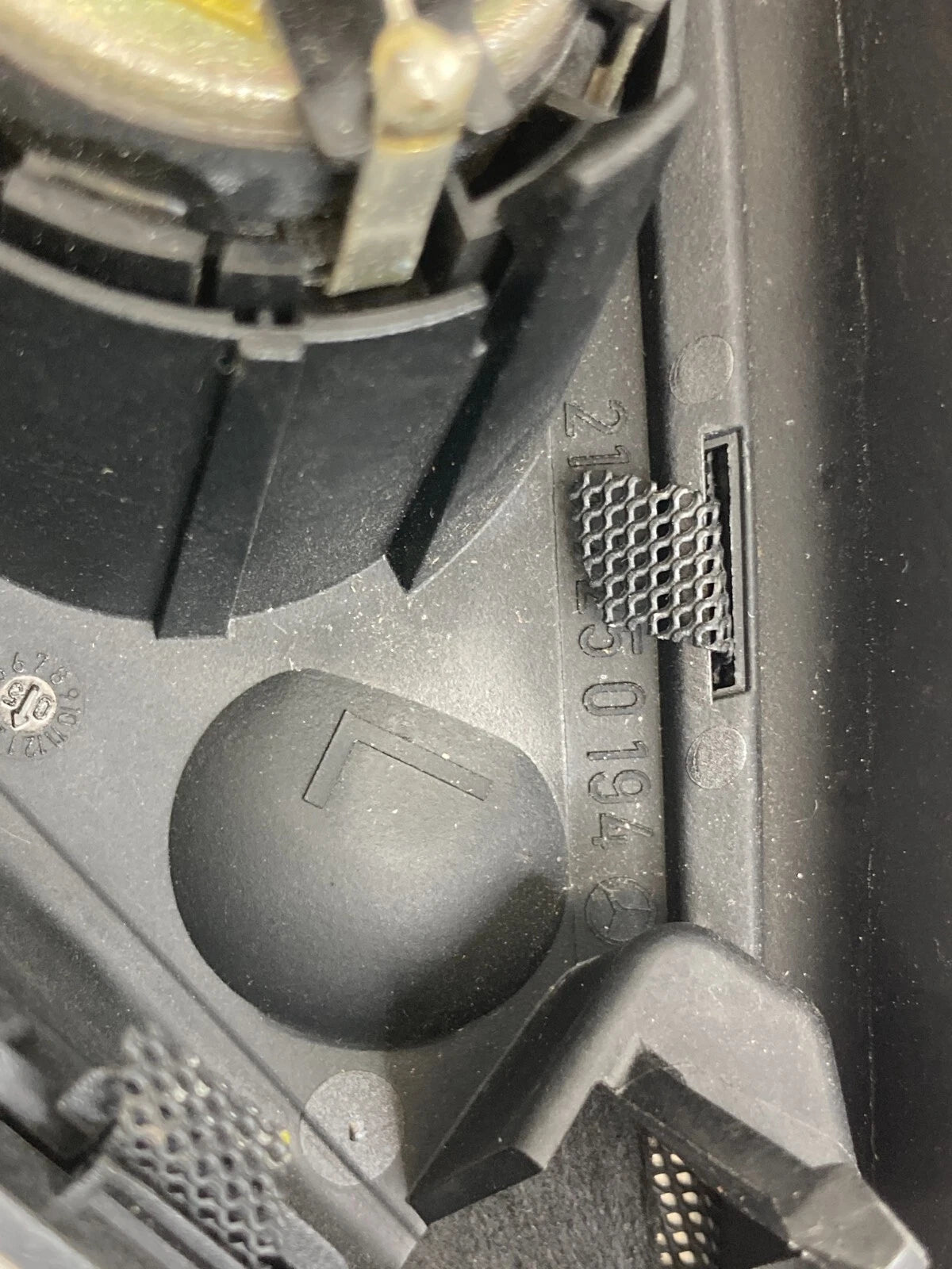 06-11 MERCEDES-BENZ CLS500 FRONT LEFT DOOR CORNER COVER W/ TWEETER 2197250194
