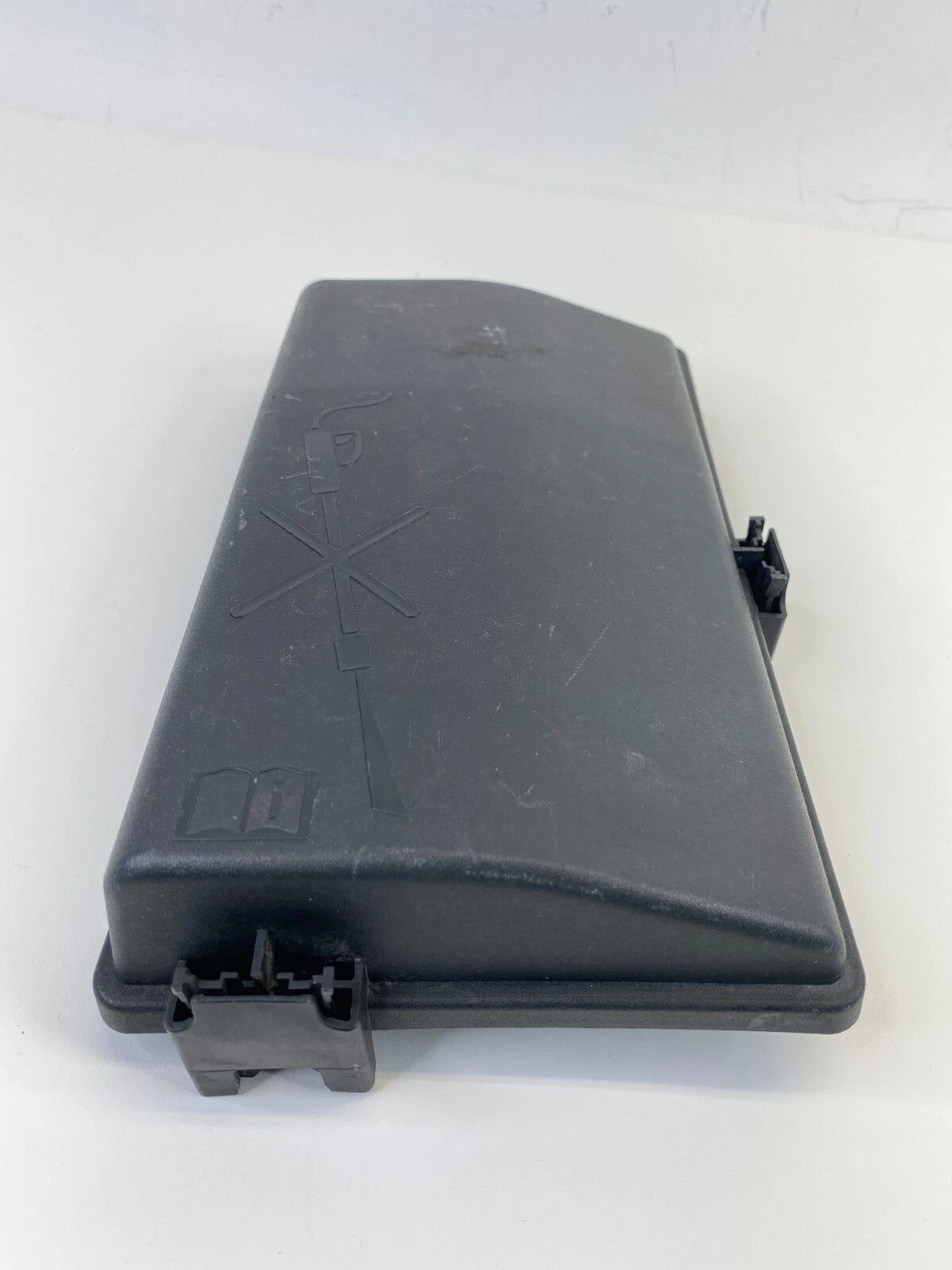 2011-2014 CHEVROLET CRUZE 1.4L ENGINE FUSE BOX RELAY COVER CAP 812461952 OEM