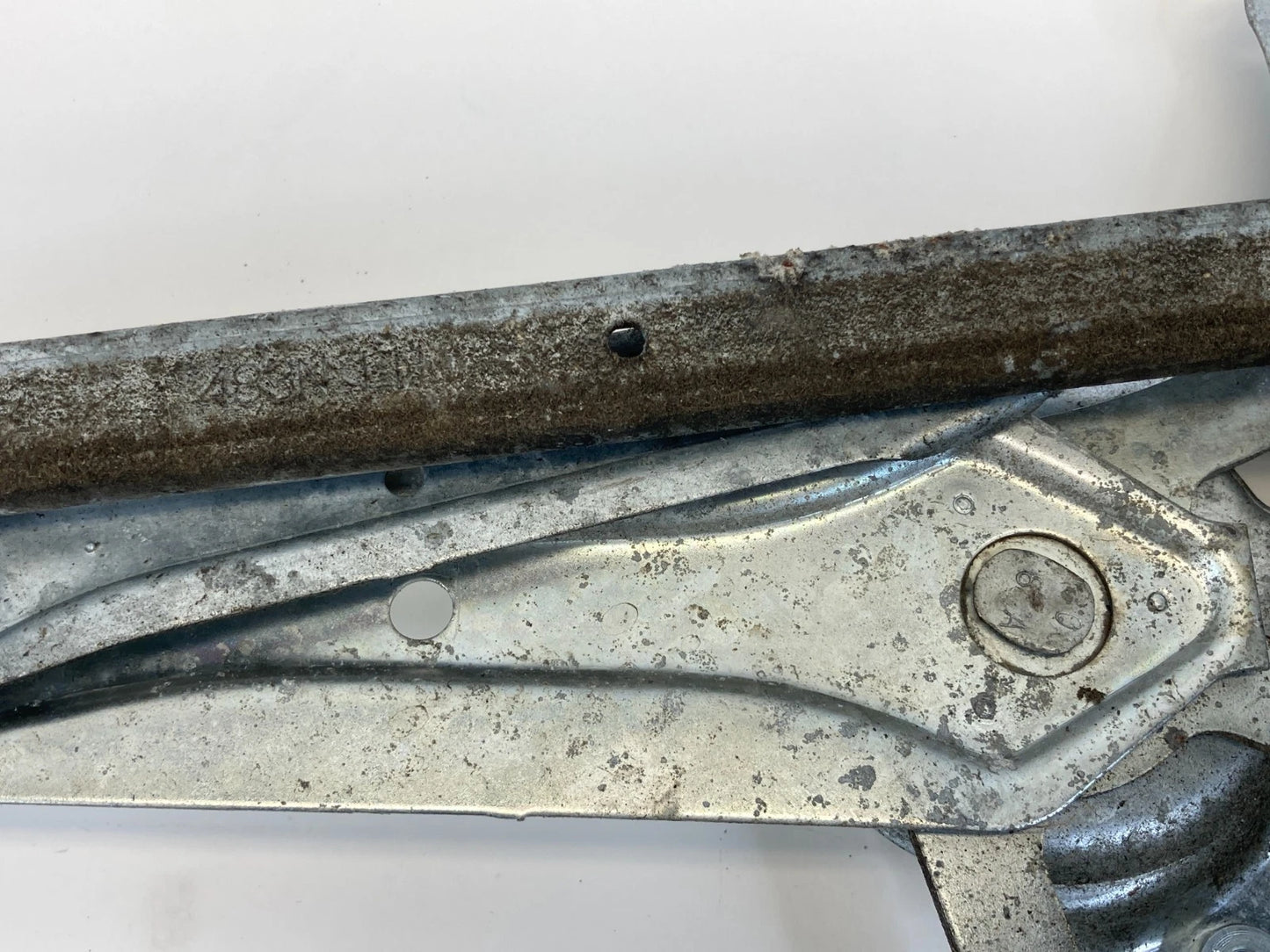 2007-2009 LEXUS RX350 FRONT LEFT DOOR WINDOW REGULATOR MOTOR 85720-AE020 OEM