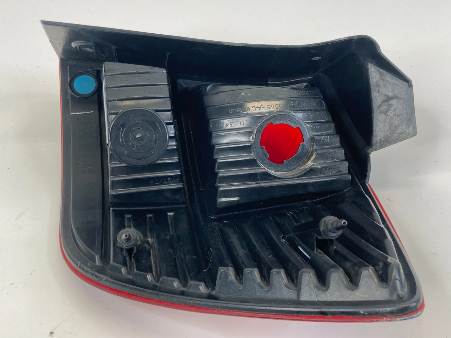 2009 2010 DODGE JOURNEY REAR LEFT OUTER QUARTER TAIL LIGHT TAILLIGHT 05067785AB