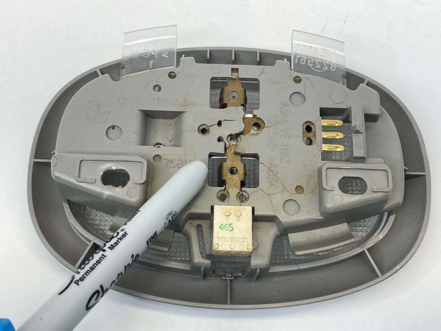 2007-2010 MITSUBISHI GALANT SEDAN OVERHEAD CONSOLE DOME MAP LIGHT LAMP 822565