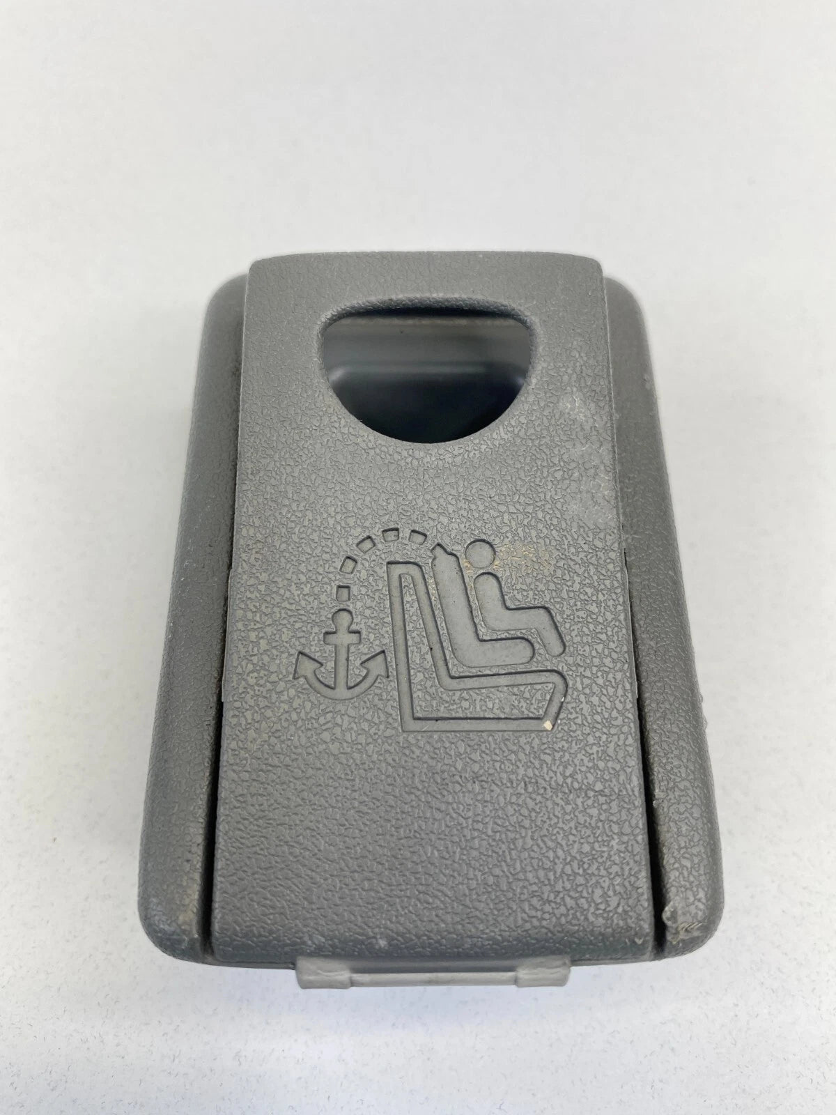 10-16 CADILLAC SRX 04-06 RX330 REAR SEAT BACK CHILD SEAT ANCHOR PLATE TRIM CAP