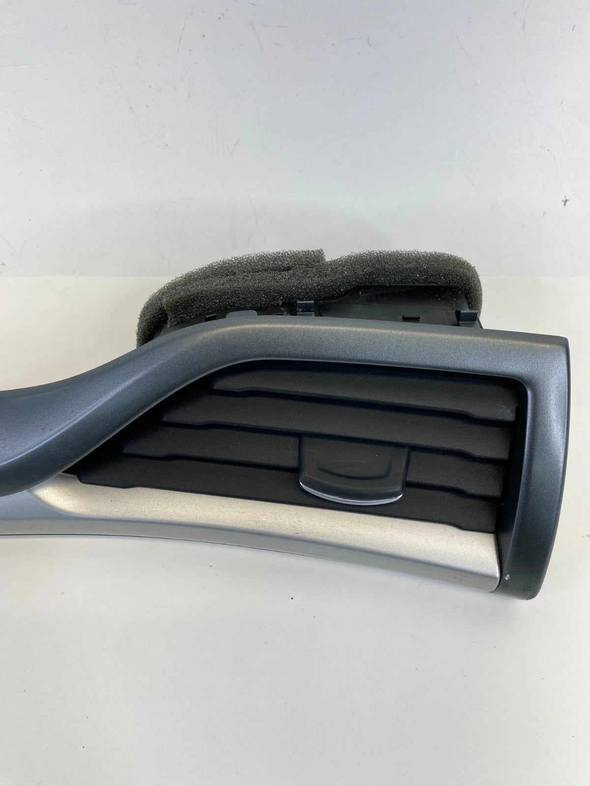 2013-2016 Ford Fusion Dash Right Side A/C Air Vent Grille DS73-F04338-B-PIA