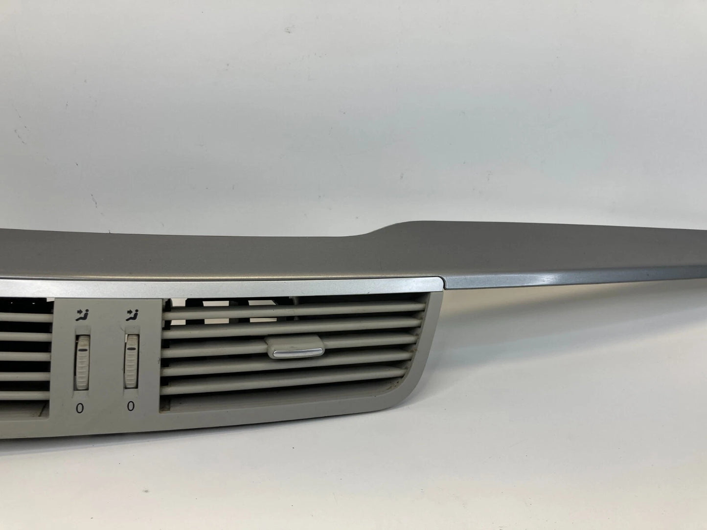 2009-2014 VOLKSWAGEN ROUTAN CENTER DASH A/C AIR VENT GRILLE TRIM MOLDING PANEL