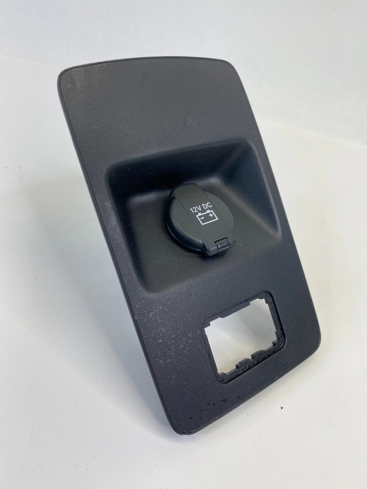 2011-2017 DODGE JOURNEY REAR CENTER CONSOLE POWER OUTLET BEZEL TRIM 100001080