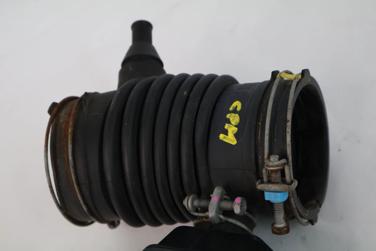 2011-2014 TOYOTA SIENNA 3.5L ENGINE AIR INTAKE HOSE DUCT & RESONATOR BOX OEM