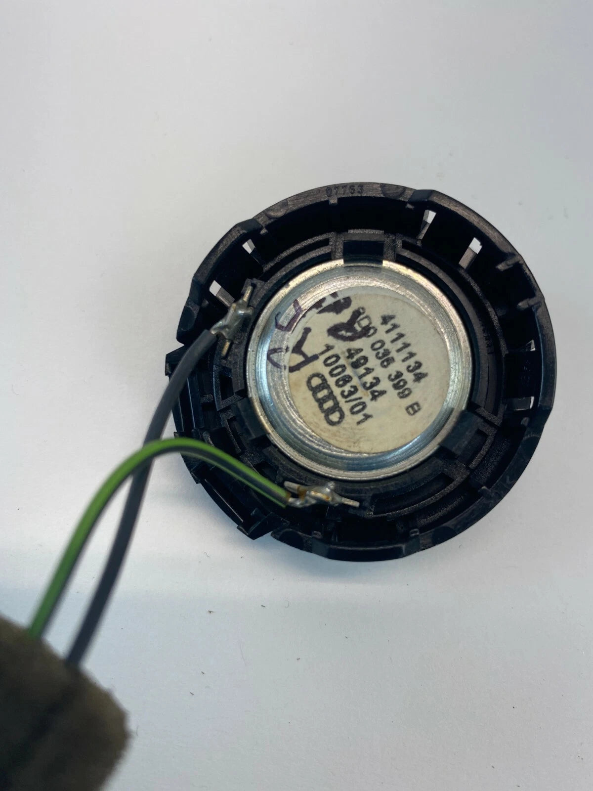 1996-2001 AUDI A4 SEDAN FRONT RIGHT DOOR TWEETER SPEAKER 8D0-035-399 OEM