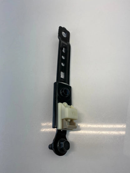 2011-2016 HYUNDAI ELANTRA FRONT SEAT BELT HEIGHT ADJUSTER BRACKET 130502BK OEM