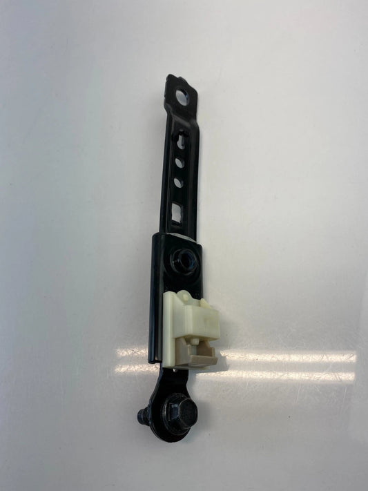 11-16 HYUNDAI ELANTRA FRONT SIDE SEAT BELT HEIGHT ADJUSTER BRACKET 130502BK OEM