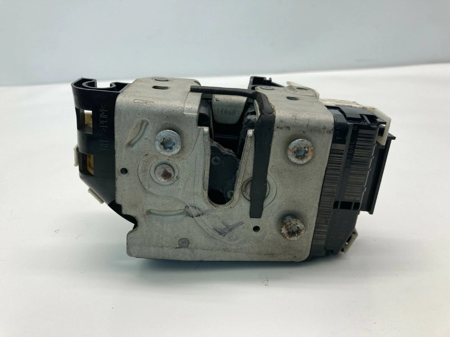 07-11 JEEP COMPASS 07-10 PATRIOT 07-09 CALIBER FRONT RIGHT SIDE DOOR LOCK LATCH