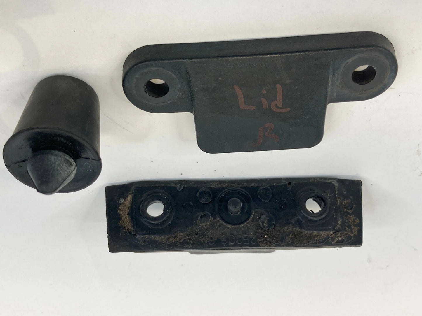 2005-2010 KIA SPORTAGE REAR RIGHT SIDE TAILGATE LIFTGATE STOP SET OEM