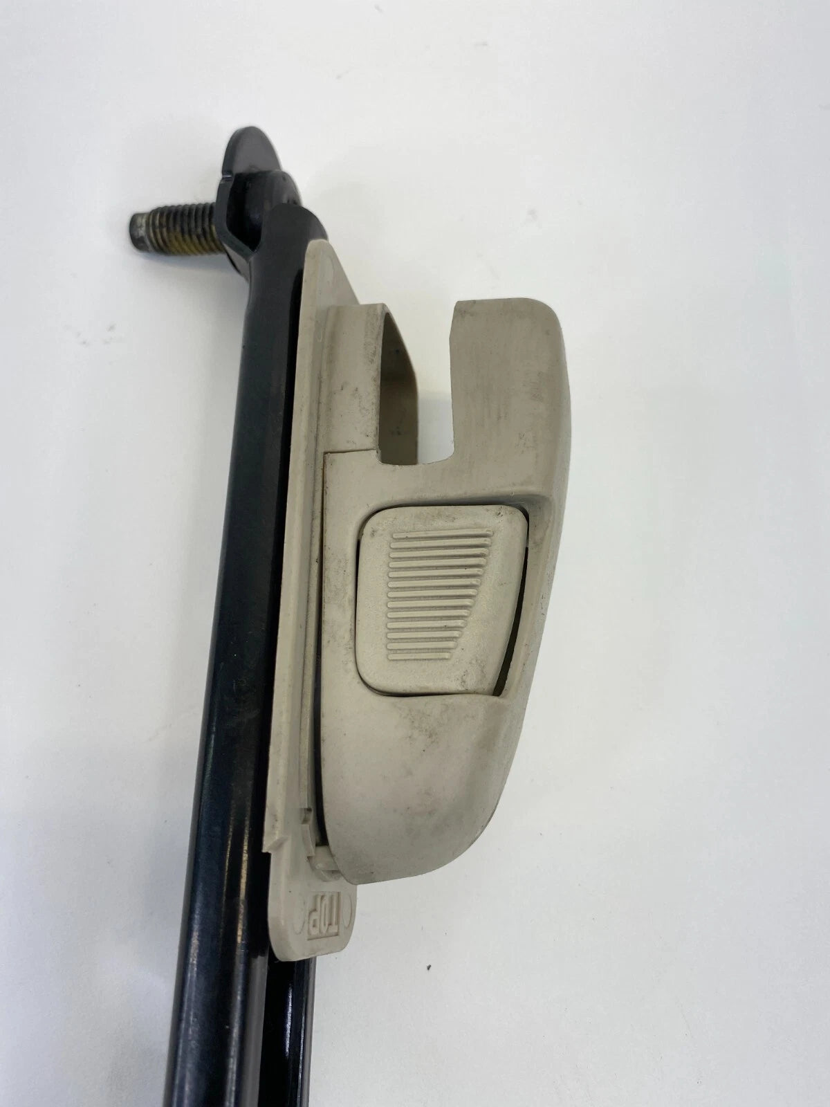 2006 2007 SATURN VUE FRONT RIGHT PASSENGER SIDE SEAT BELT HEIGHT ADJUSTER OEM
