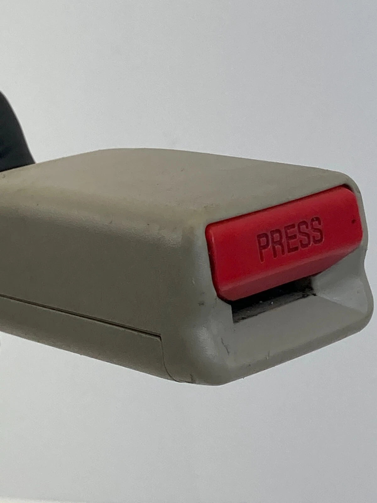 2004-2012 MITSUBISHI GALANT FRONT RIGHT PASSENGER SIDE SEAT BELT BUCKLE OEM