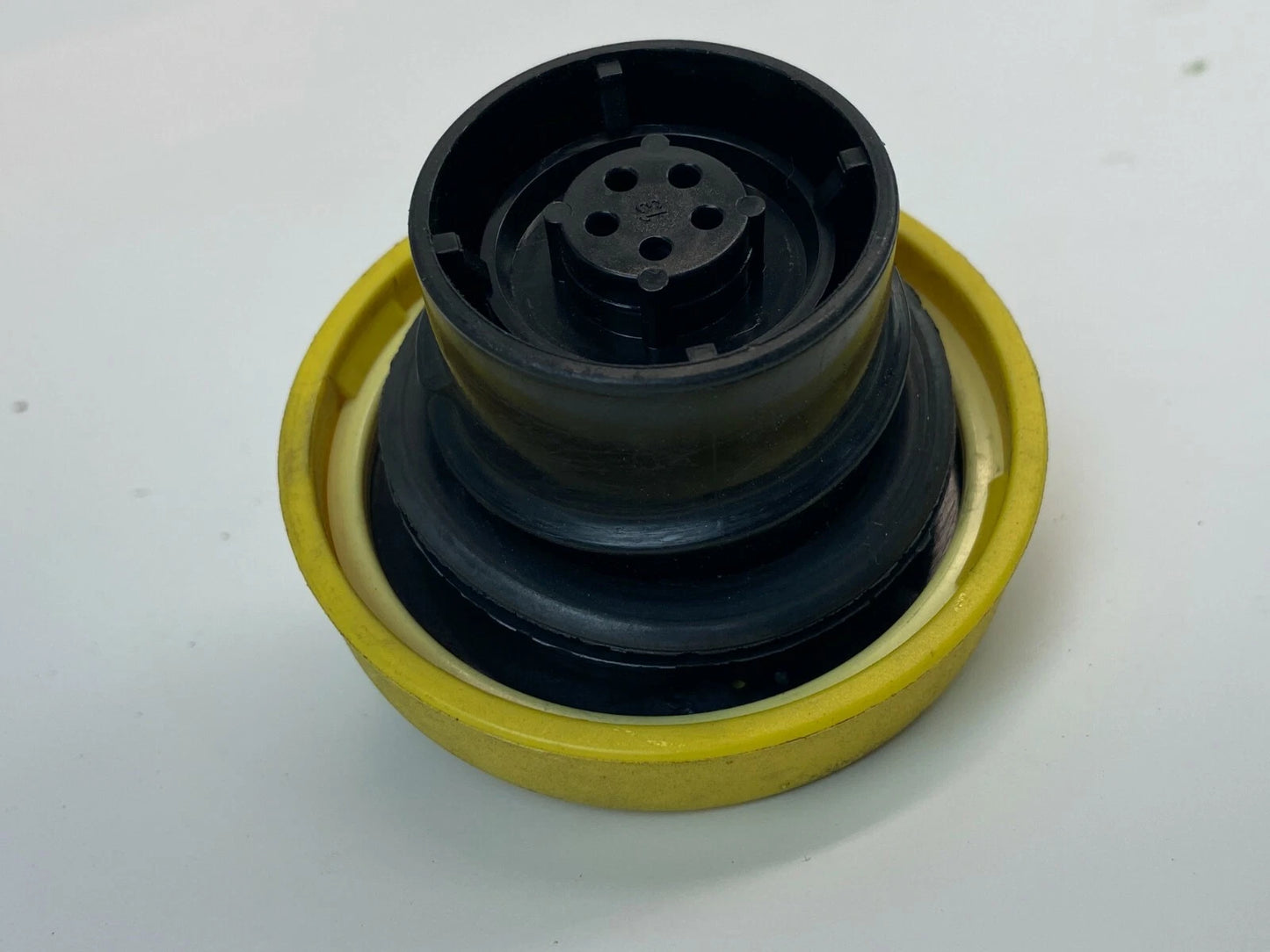 10 2010 CHRYSLER TOWN & COUNTRY FUEL FILLER GAS TANK CAP COVER LID OEM