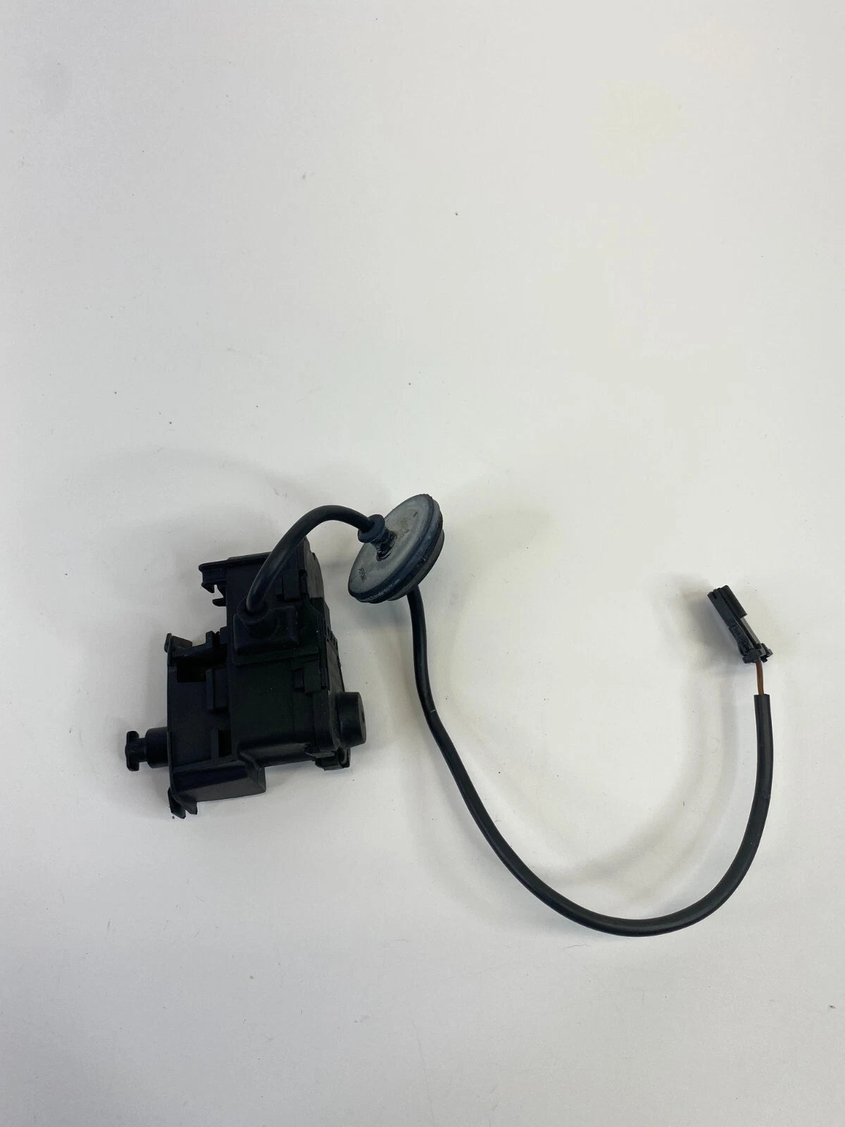 11-18 VOLKSWAGEN JETTA SEDAN FUEL TANK FILLER DOOR LOCK ACTUATOR 5C6810773 OEM
