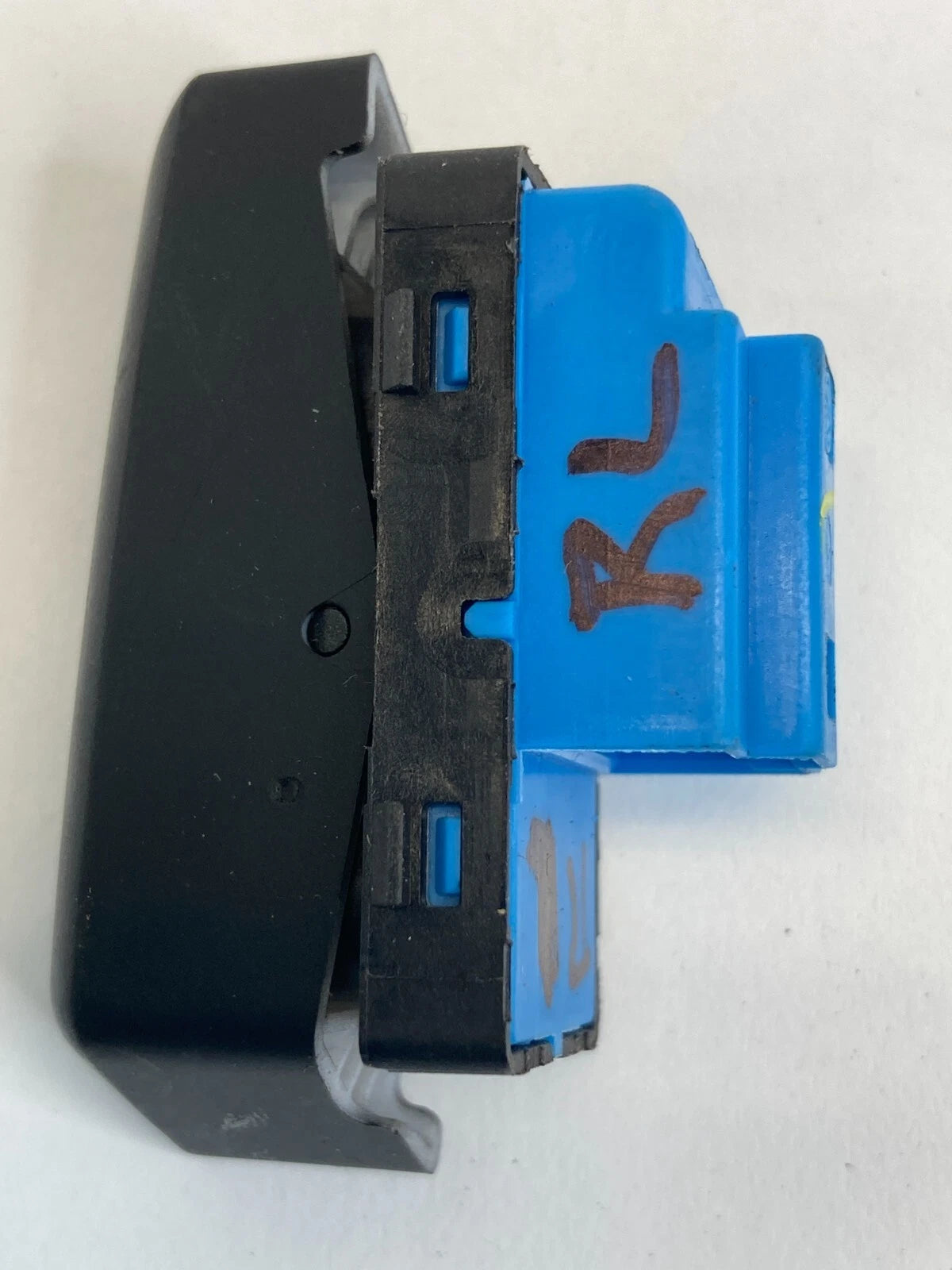 2012-2015 VW VOLKSWAGEN PASSAT REAR LEFT SIDE DOOR LOCK SWITCH 561962135 OEM