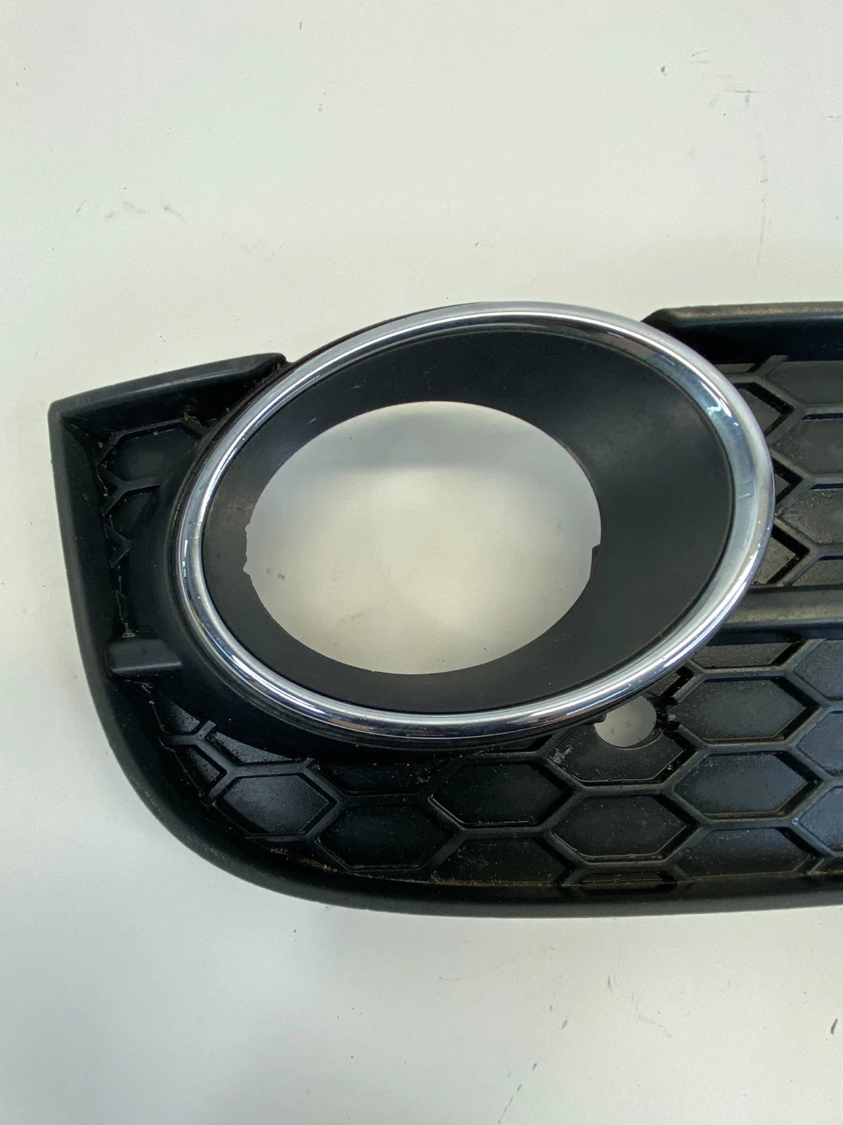 08-12 AUDI A5 QUATTRO FRONT RIGHT SIDE FOG LIGHT LAMP GRILLE COVER 8T0807682 OEM