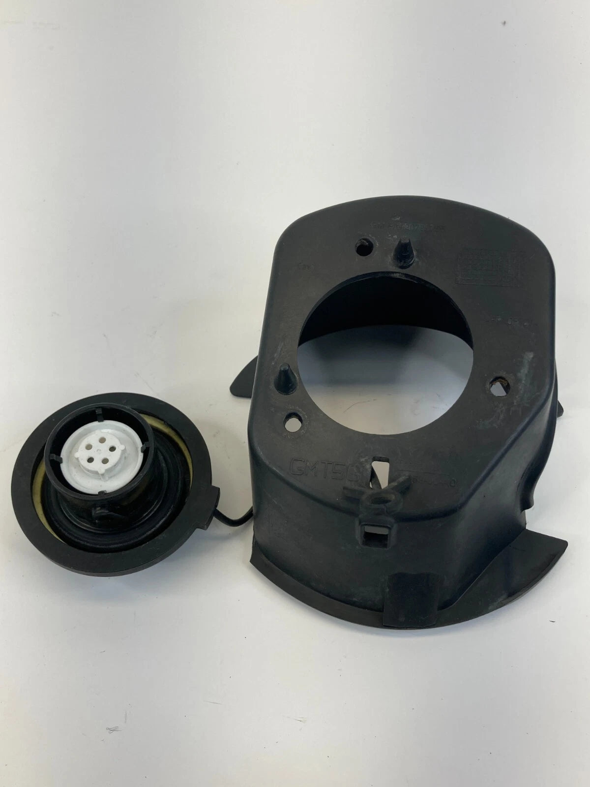 2009 2010 CHEVROLET TRAVERSE FUEL TANK FILLER GAS CAP TOP COVER HOUSING OEM