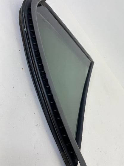 2003-2009 Kia Sorento Rear Right Door Quarter Window Vent Glass 83572-3E000 OEM