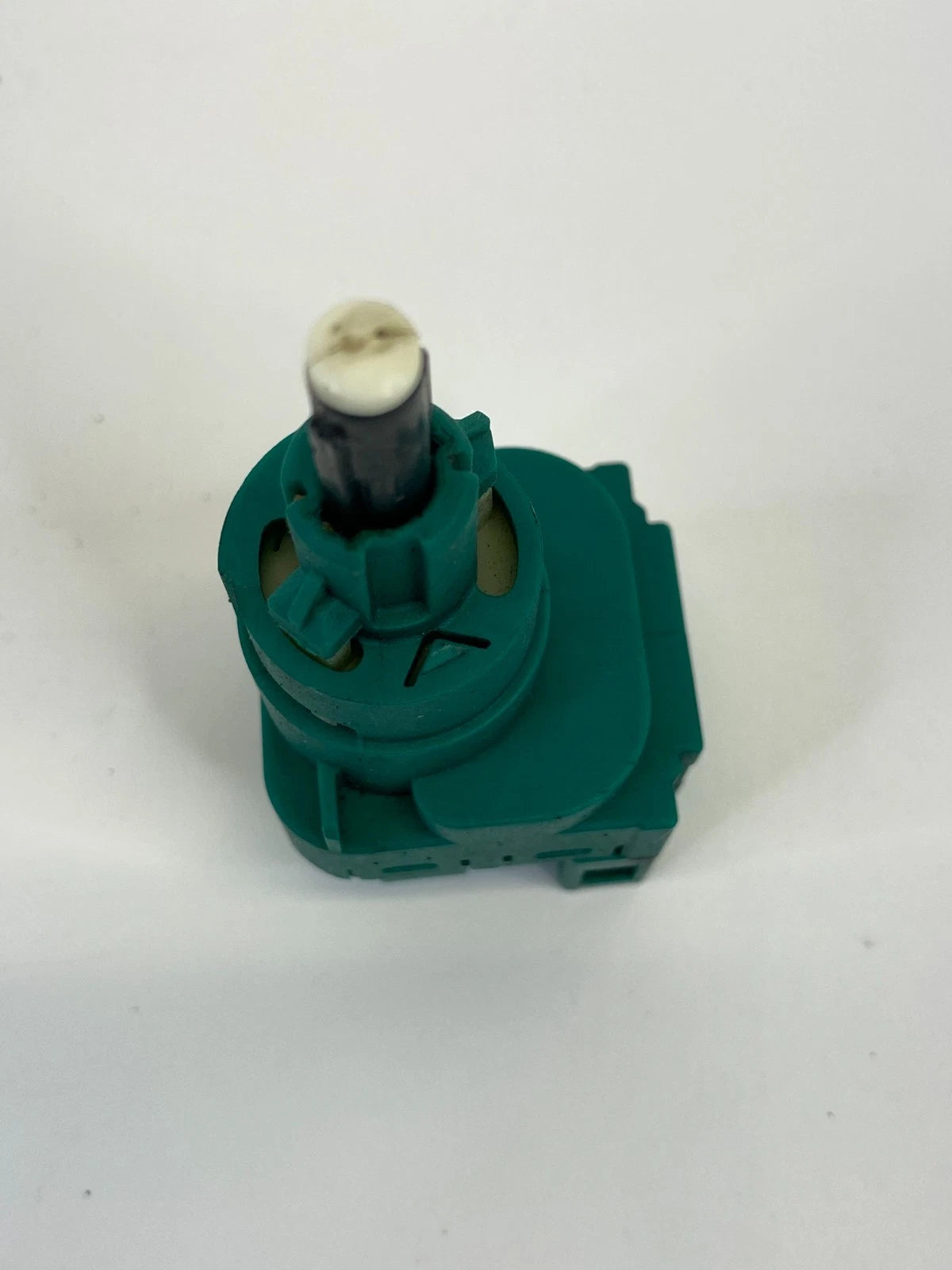 1998-2001 VOLKSWAGEN NEW BEETLE BRAKE LIGHT STOP SWITCH 1C0945511A OEM