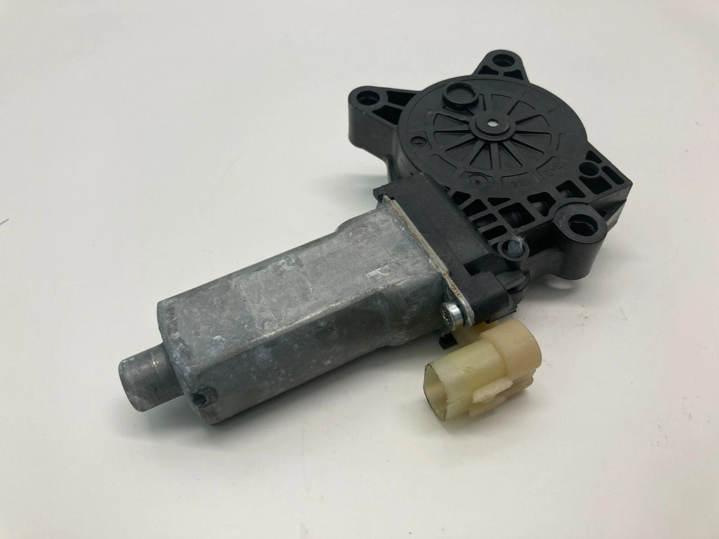 2007-2011 HYUNDAI ACCENT HATCHBACK FRONT LEFT DRIVER SIDE DOOR WINDOW MOTOR OEM