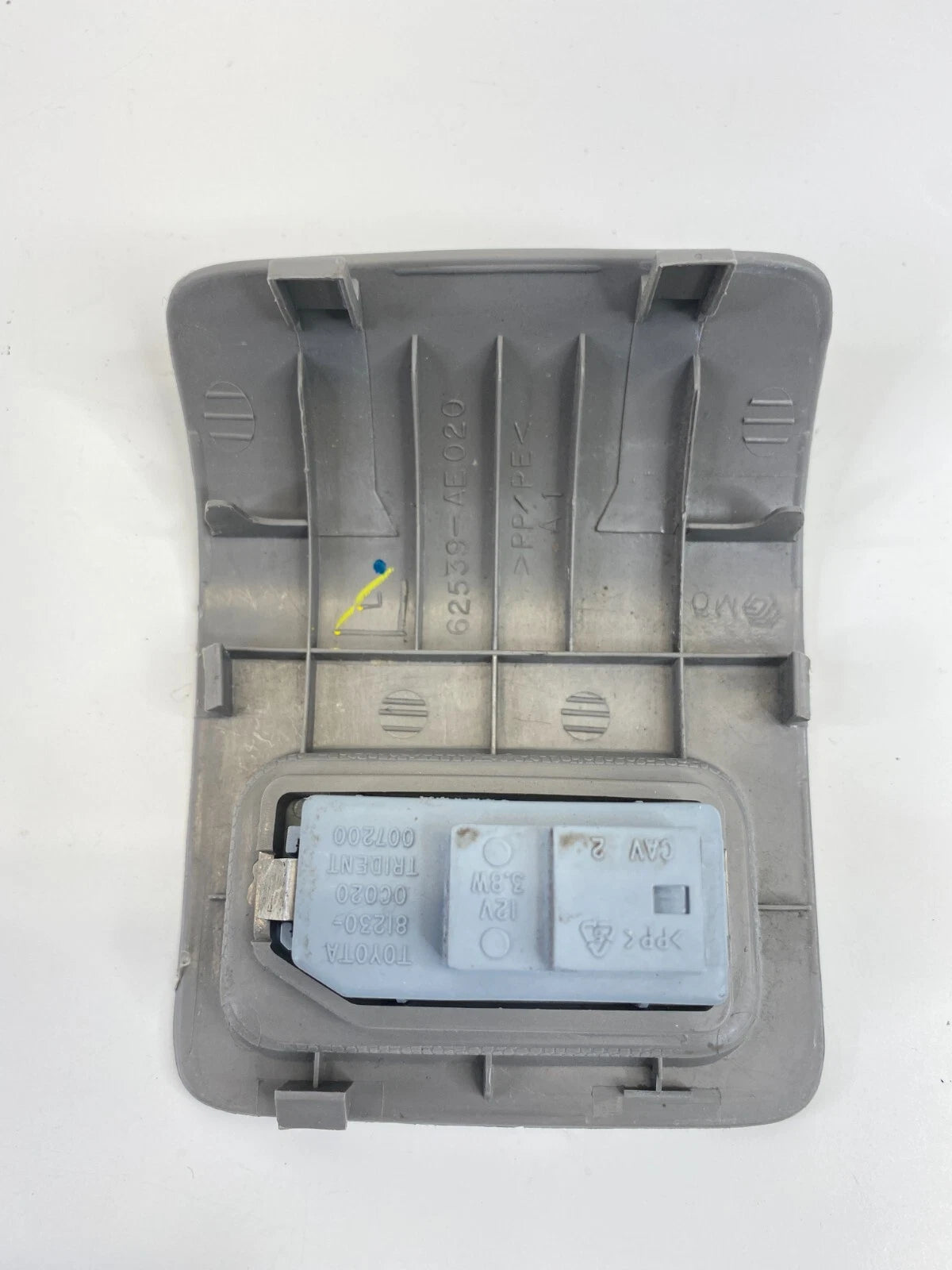 2004-2010 TOYOTA SIENNA REAR LEFT SIDE COURTESY LIGHT LAMP 62539-AE020 OEM